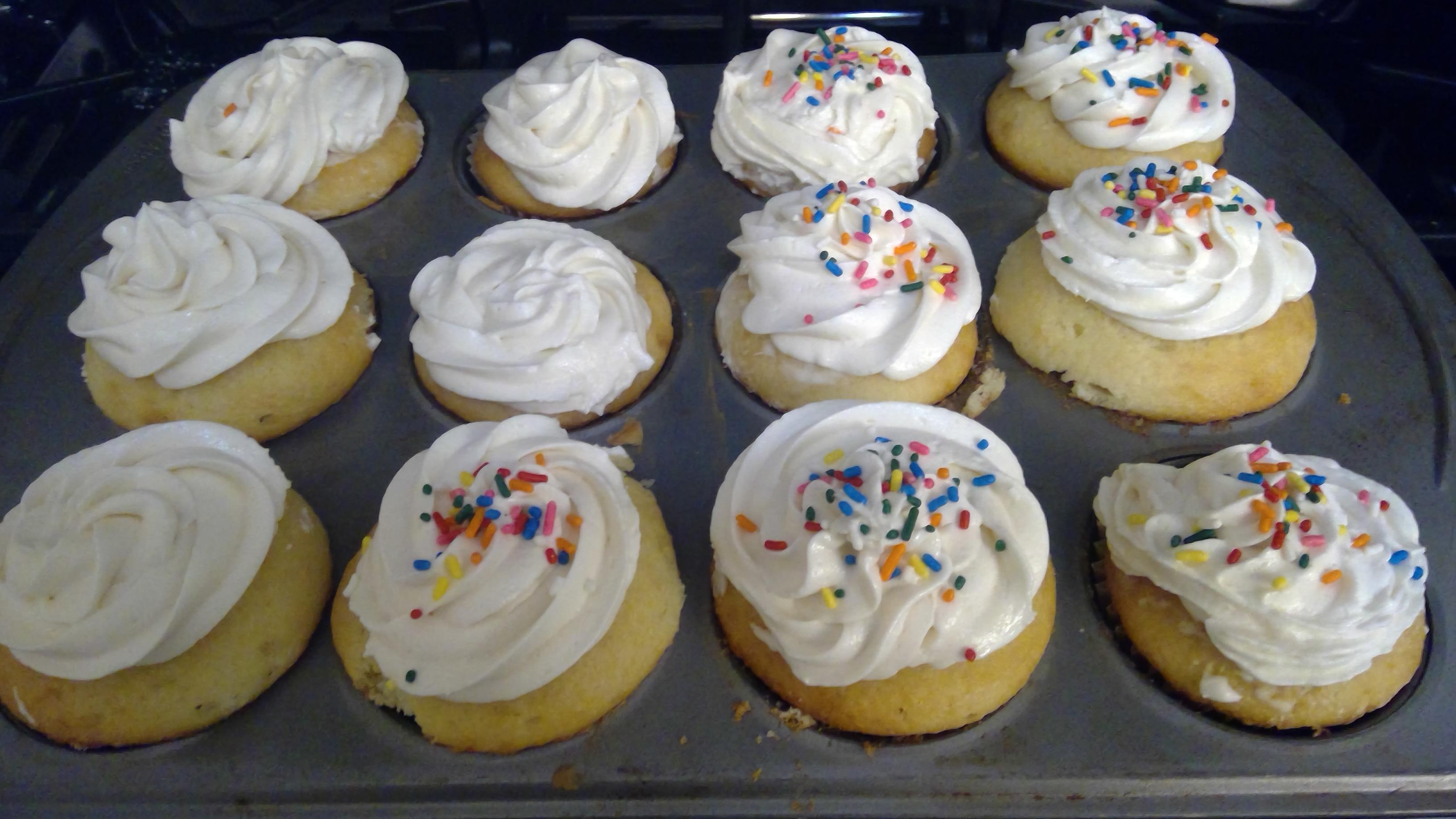 How to Make Cupcakes From a Box