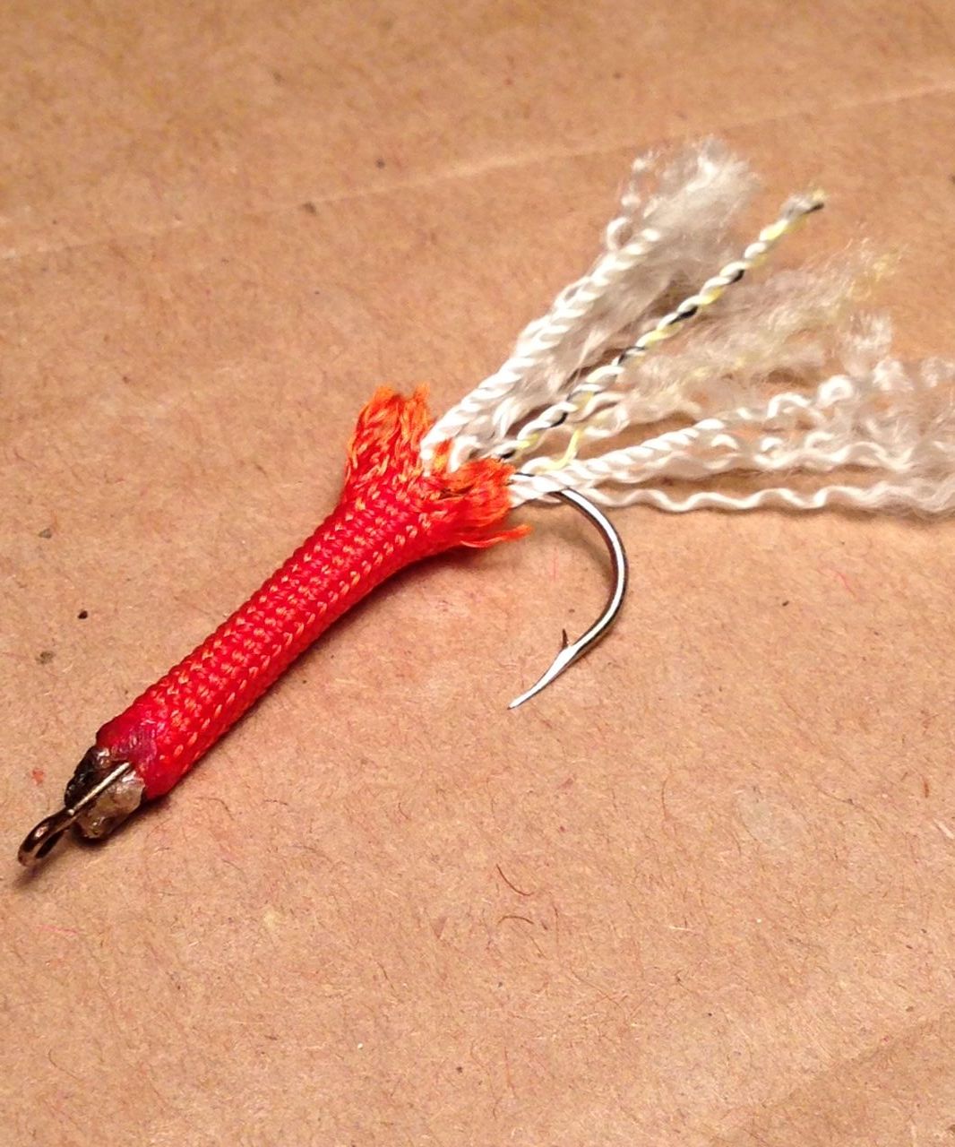 How to Make a Fishing Lure From Paracord