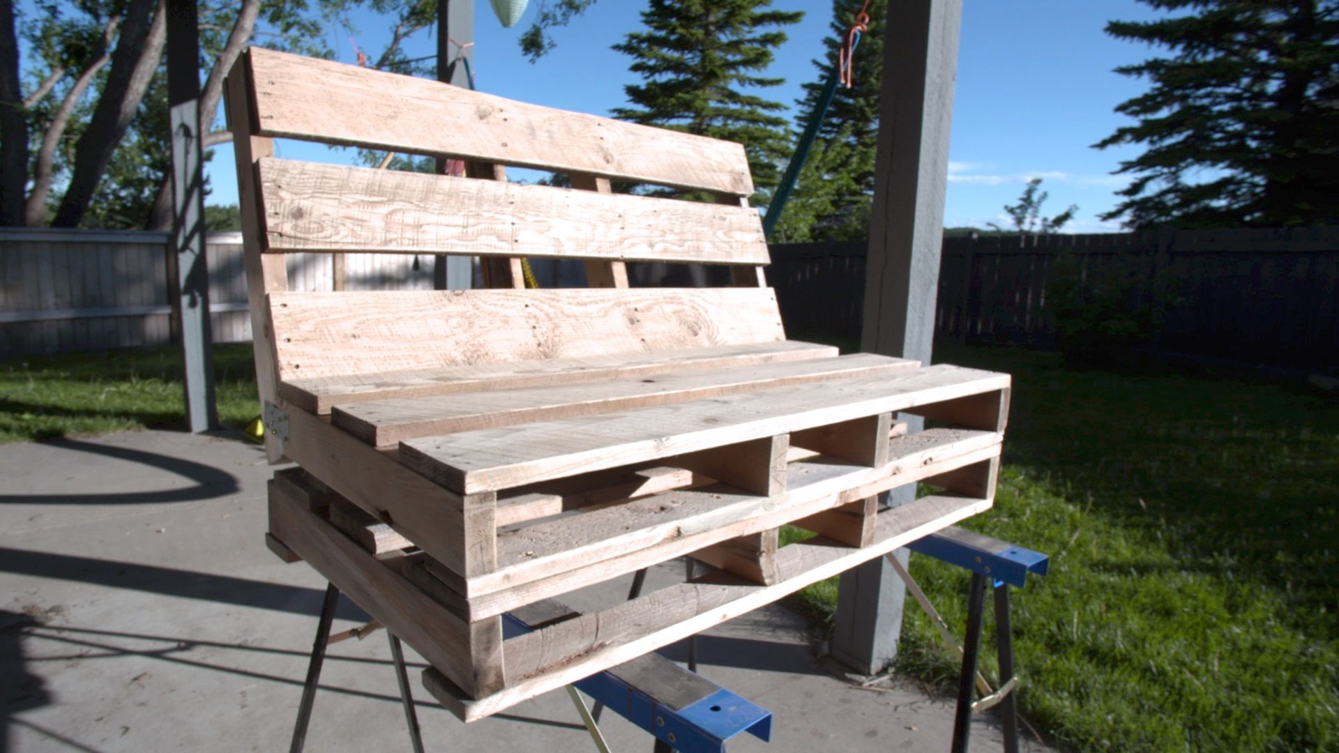 How To Make A Pallet Seating Area