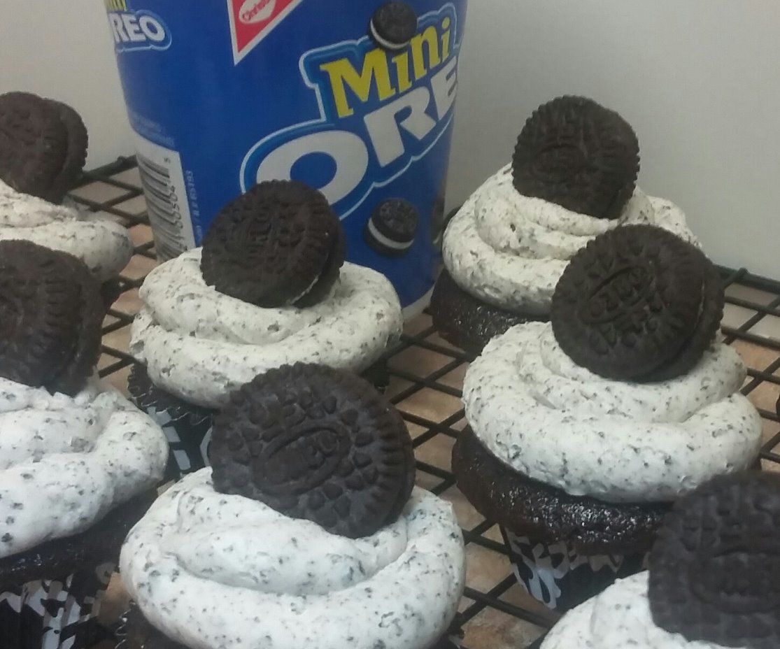 Oreo 'Suprise Inside' Mini Cupcakes