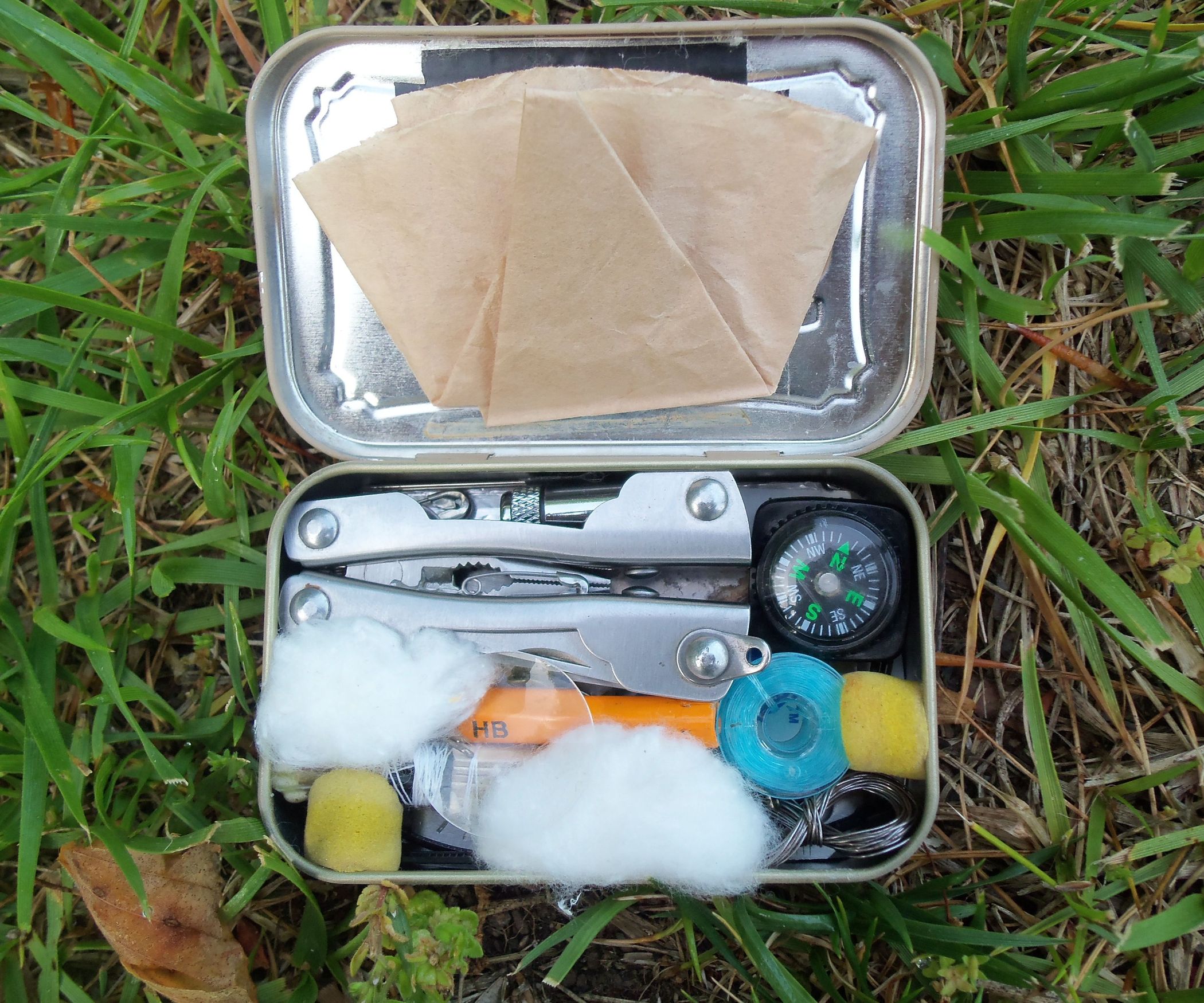 Budget Altoids Survival Tin : 6 Steps - Instructables