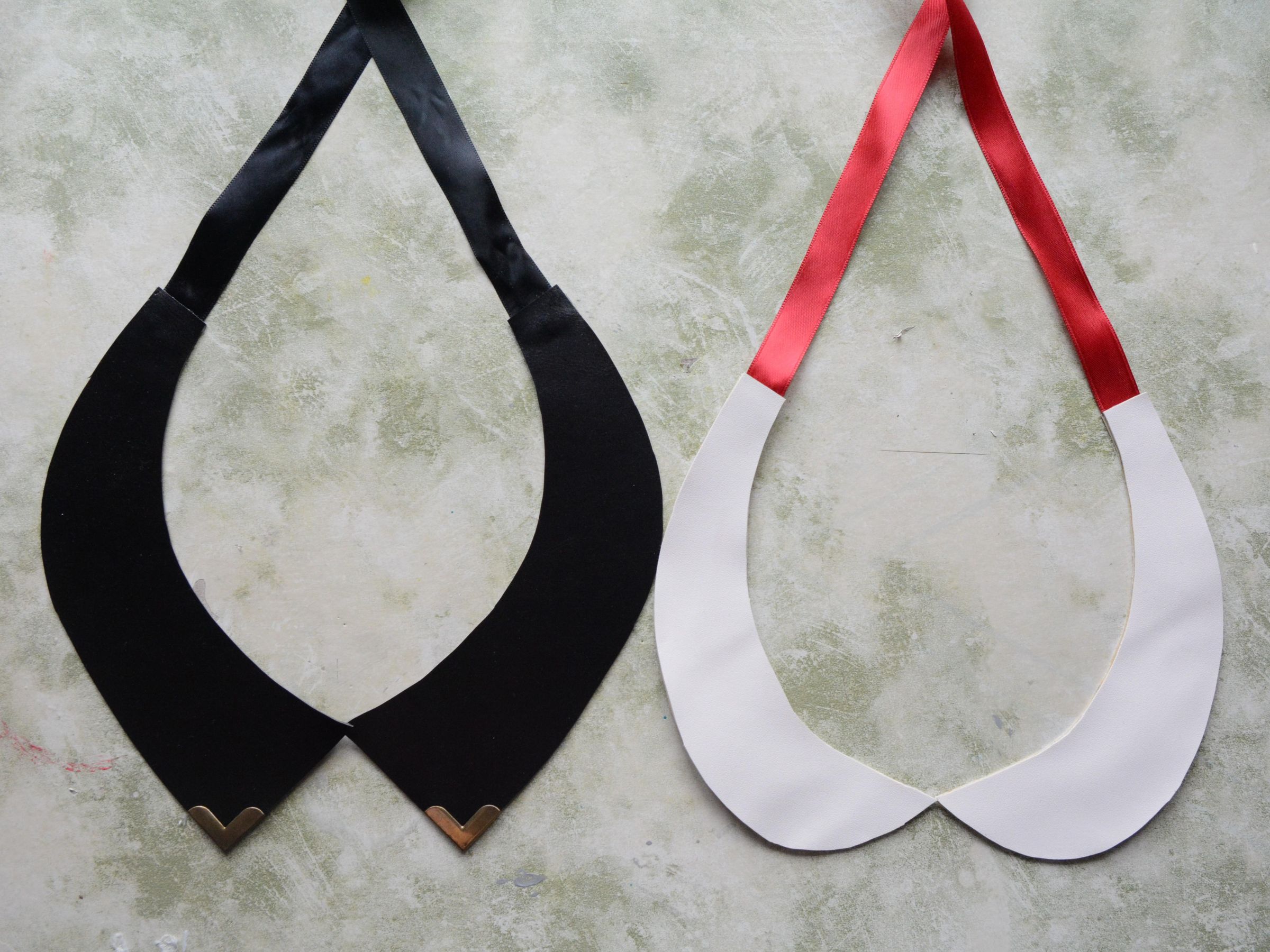 How to Make Detachable (Faux) Leather Collars Using Recycled Notebooks