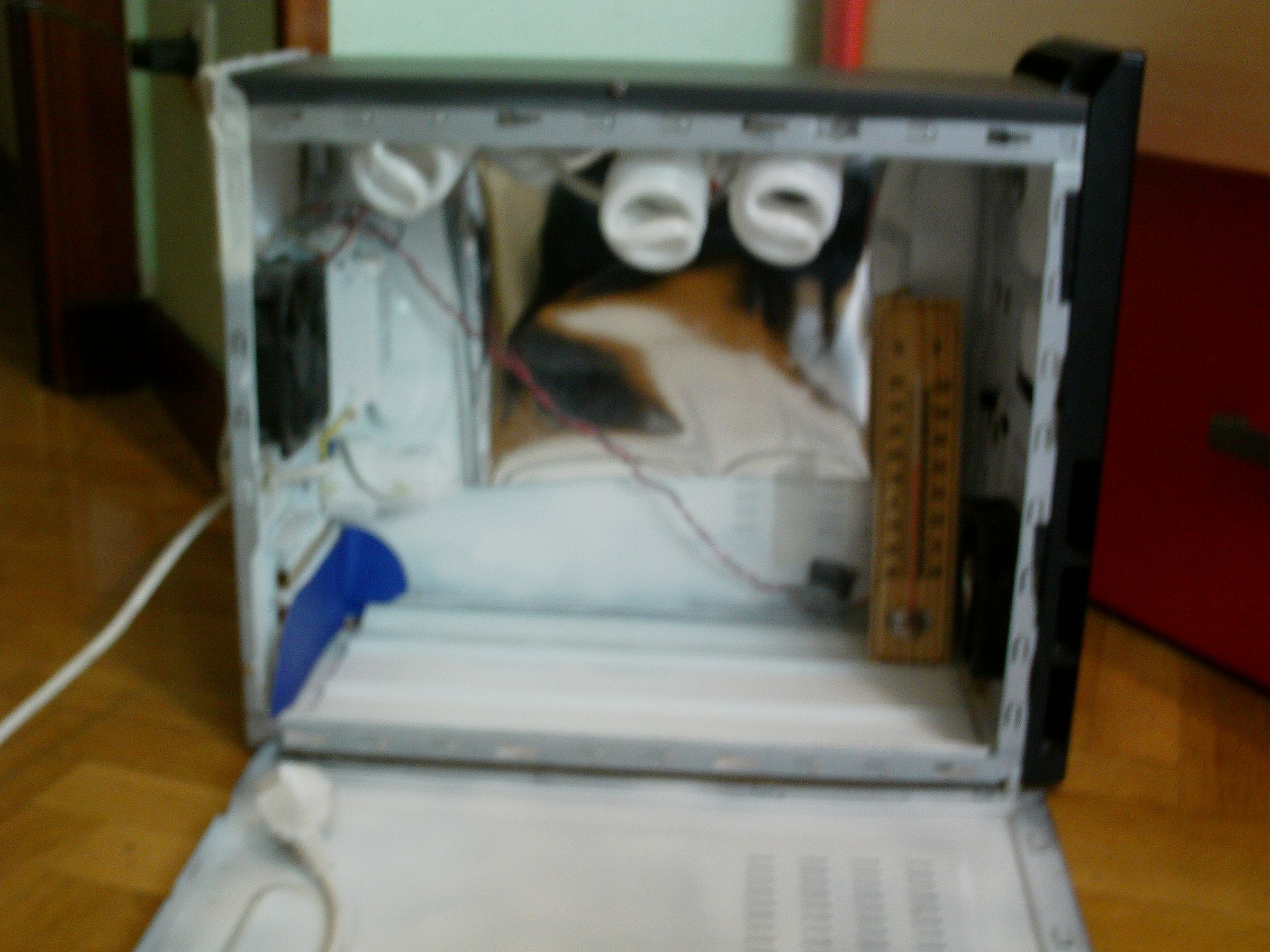 Transforming an Old PC Box Into a Mini-indoor Grow System. Transformar ...