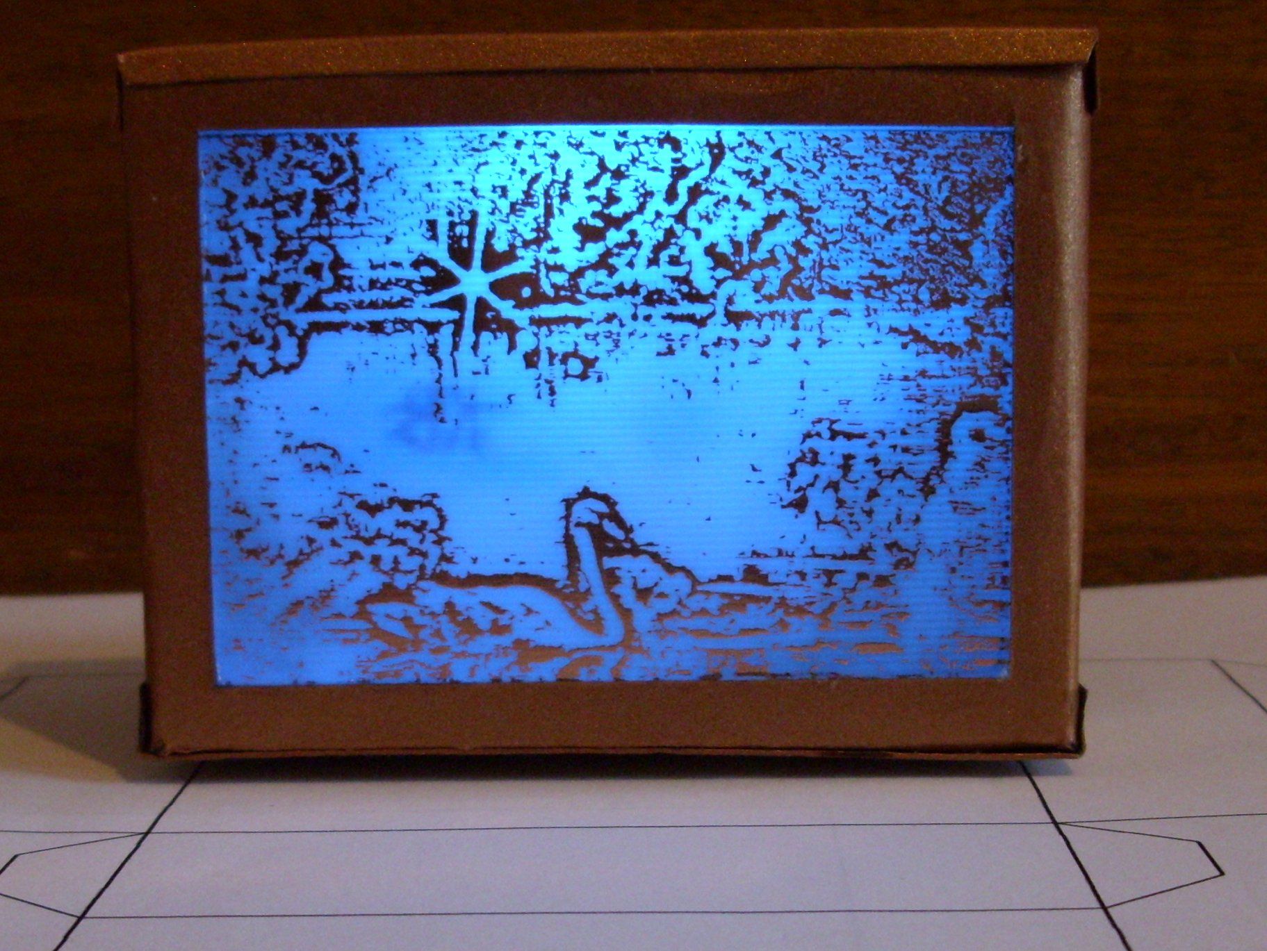 SWAN ILLUMINATED BY LED RGB ON COPPER PLATE CYGNE ILLUMINE EN RGB