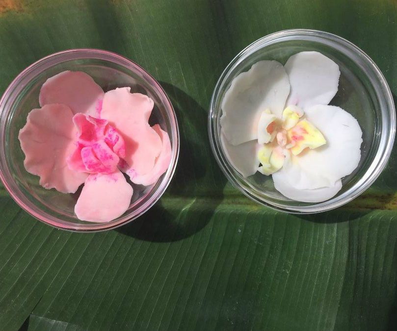  Realistic Looking Sugarpaste Fondant Flower (Orchid) Sculpting