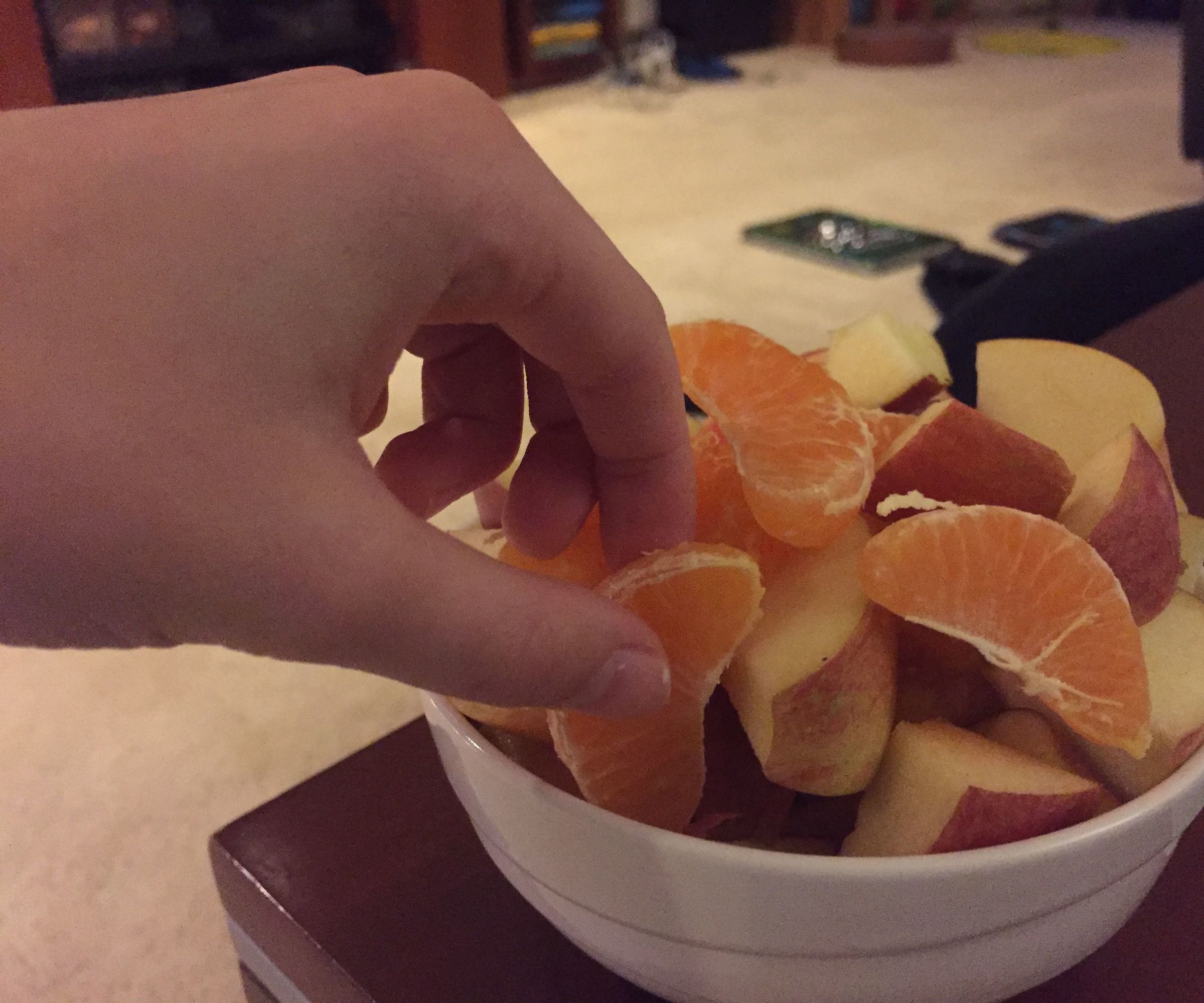 EASY REFRESHING FRUIT SALAD!!