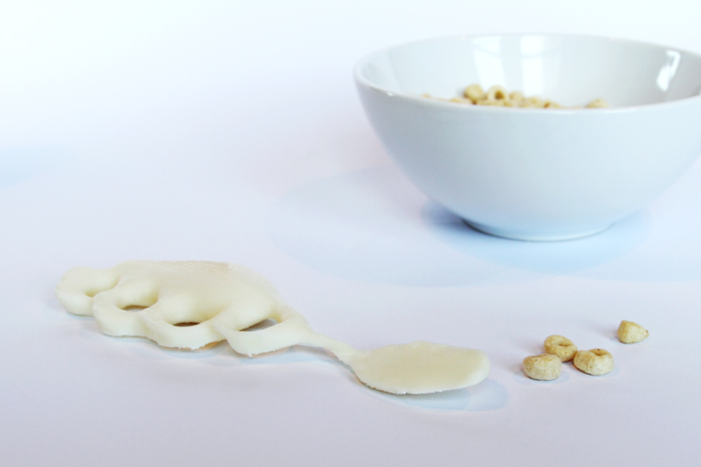 Make a Brass Knuckles Spoon Through 123D Catch, MeshMixer & MakerBot.