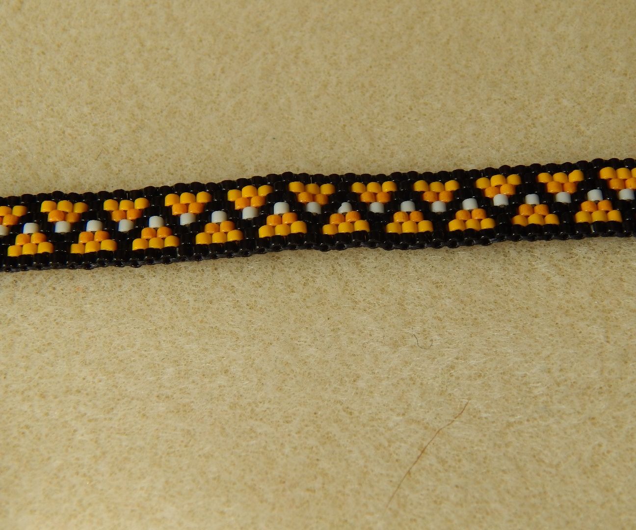 Candy Corn Beaded Bracelet ¦ the Corner of Craft