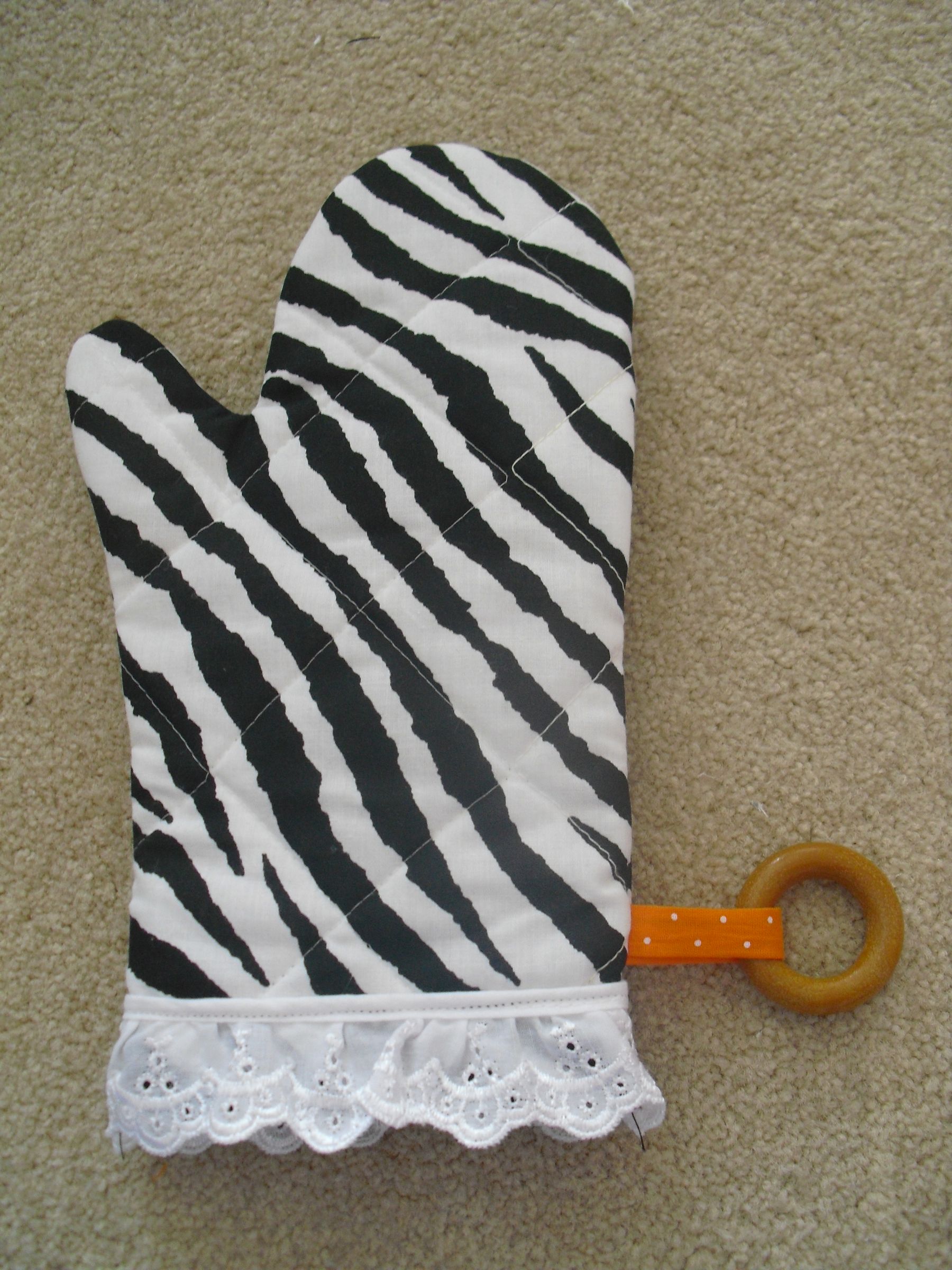 How to Sew a Cute Oven Mitt/glove - Easy!
