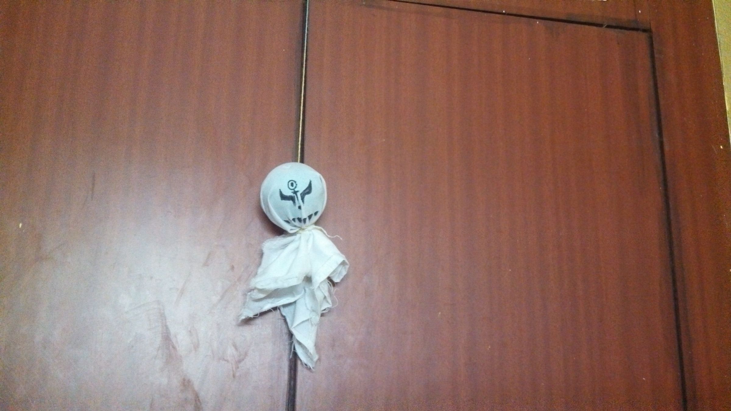 Make a Simple Halloween Hanging Ghost