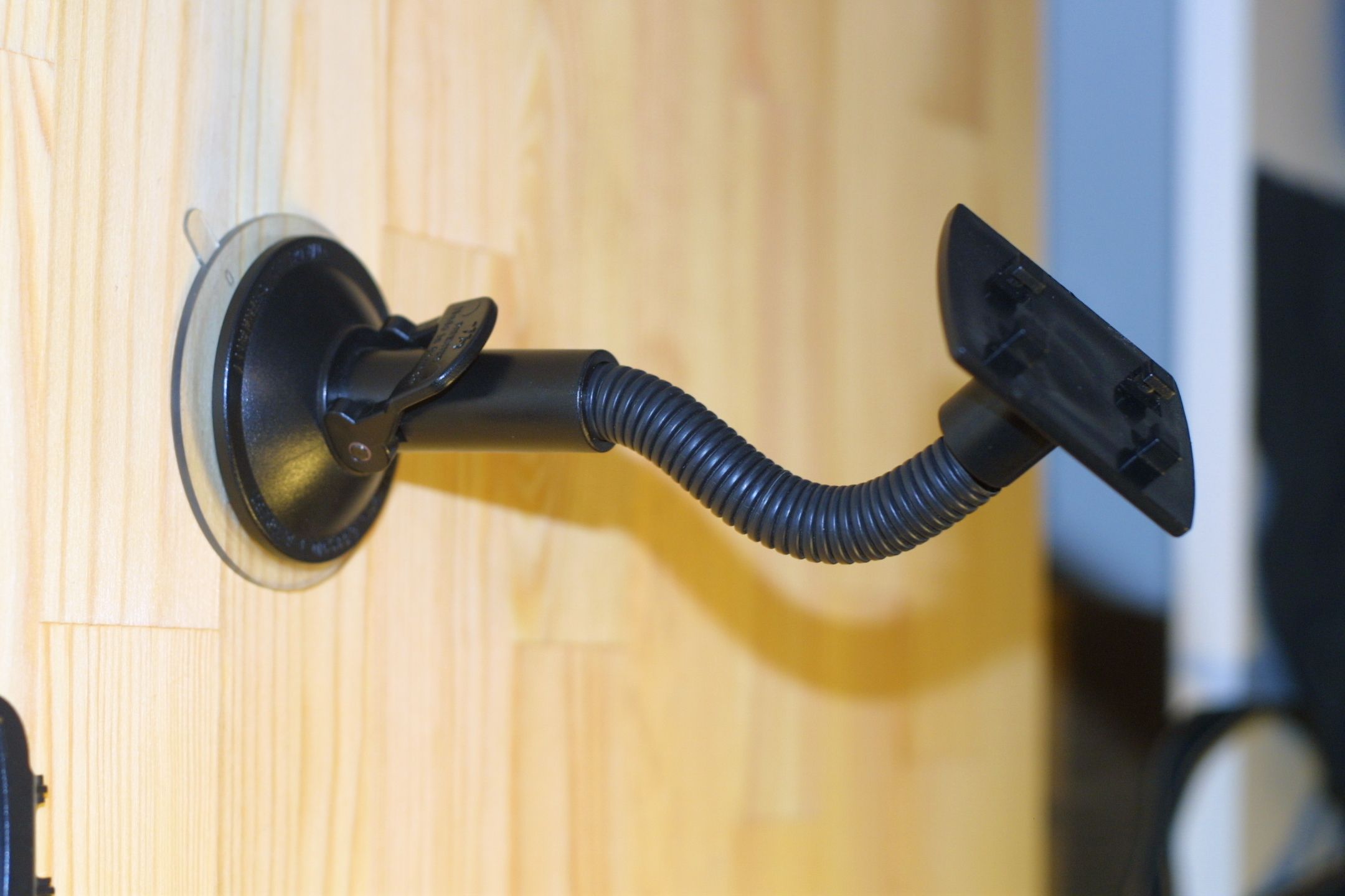 Turn Your GPS Suction Cup Support Into a Camera Tripod 5 Steps (with