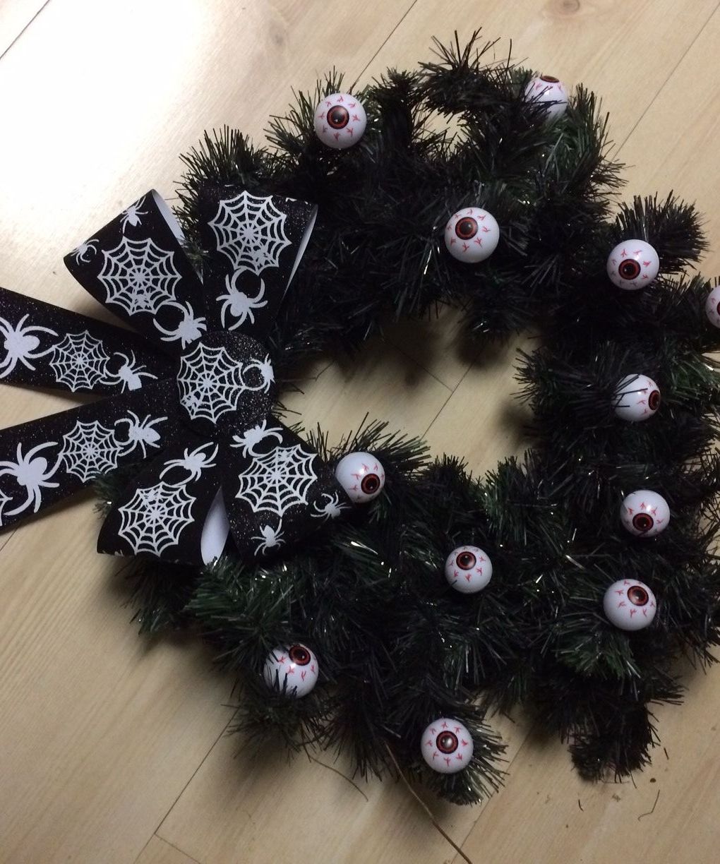 Google-Eyes Halloween Wreath