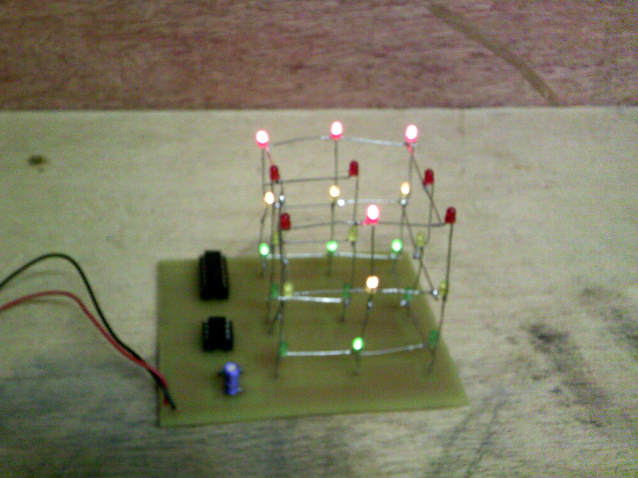 A 3x3x3 led cube for the absolute beginner using a 555 timer and 4020 IC - No Programming