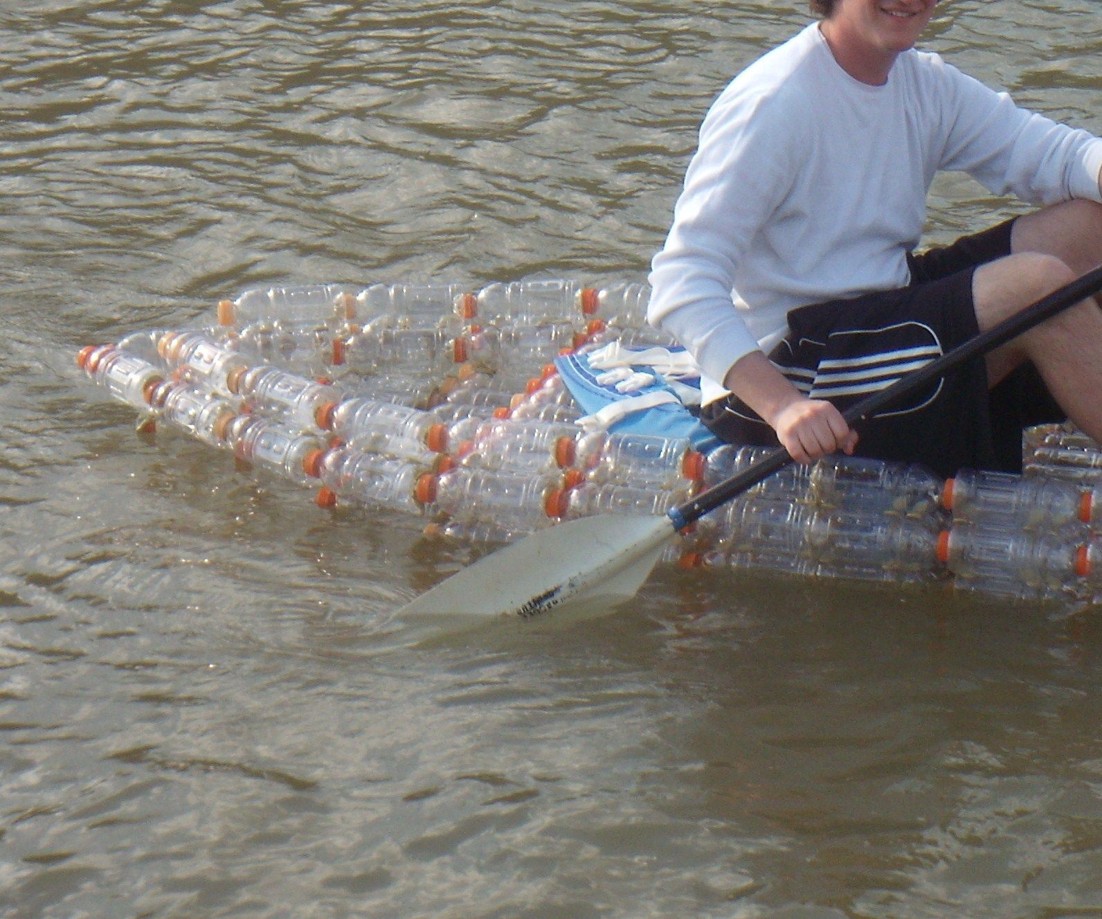 Make an open kayak from recycled bottles