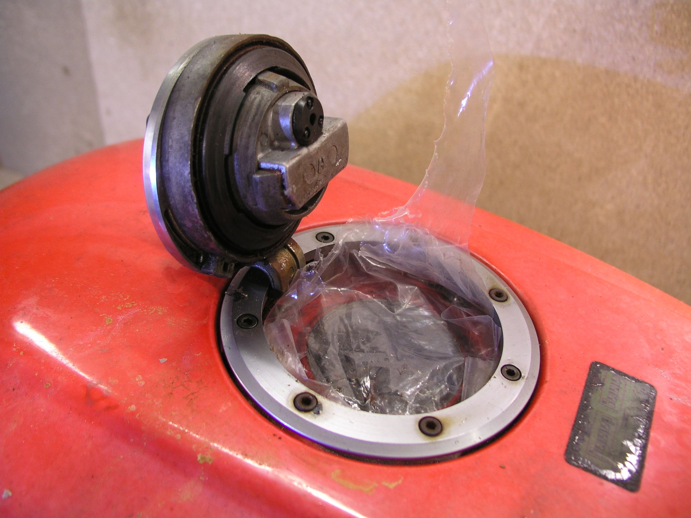 Electrolysis Rust Removal Motorbike Fuel Tank 6 Steps (with