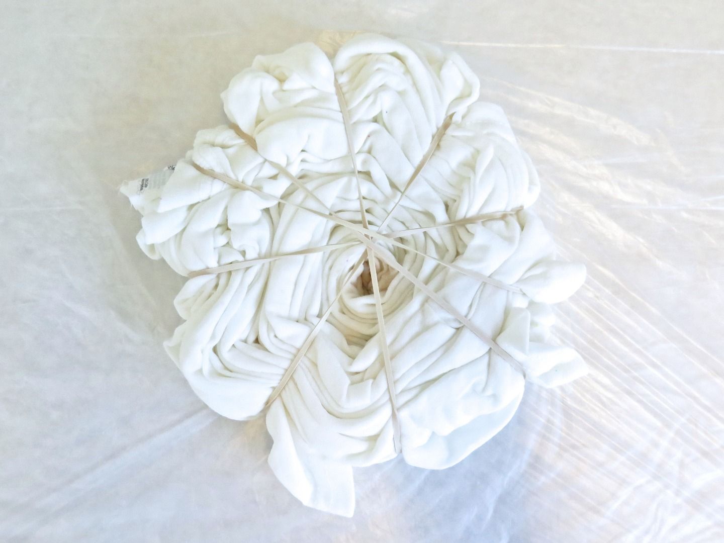 how to tie dye at shirt with rubber bands