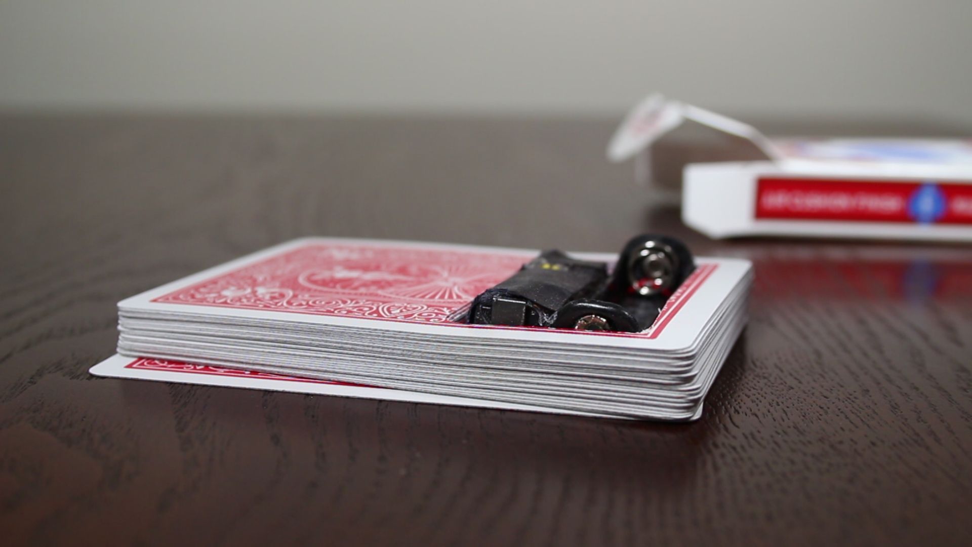 330 Volt "Shocking" Electric Deck of Cards! (Electric Shock Kissing