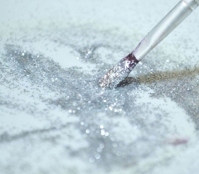  How to Glue Glitter to Glass 