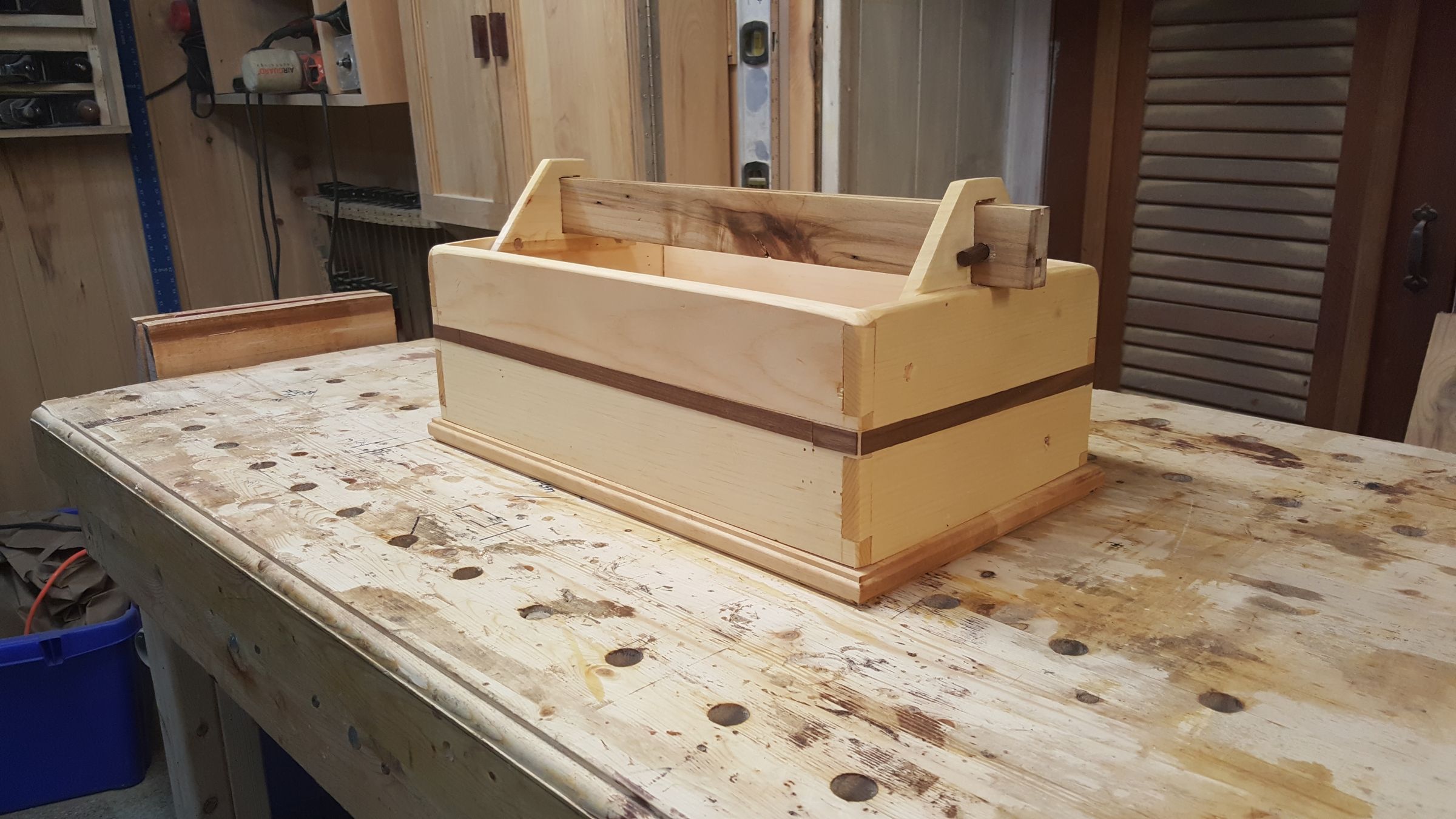 hand toot tote (pallet project)