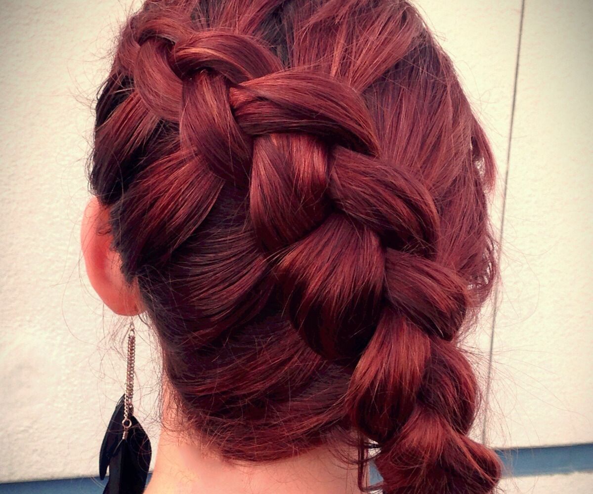 How To:Signature Katniss Braid