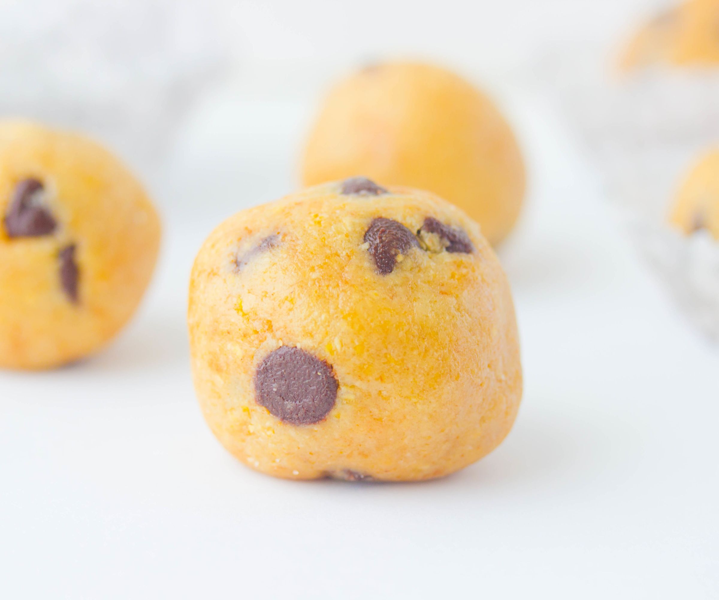 Healthy Chocolate Chip Cookie Dough Bites 