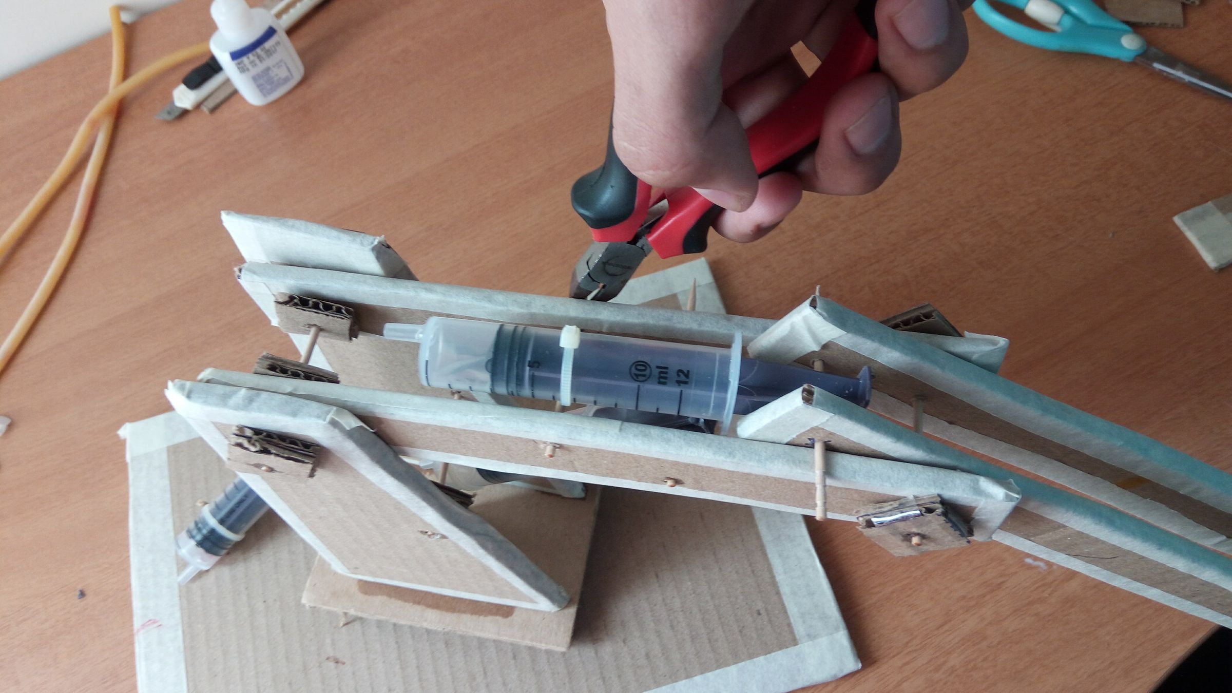 CARDBOARD Robotic Hydraulic Arm : 16 Steps (with Pictures) - Instructables