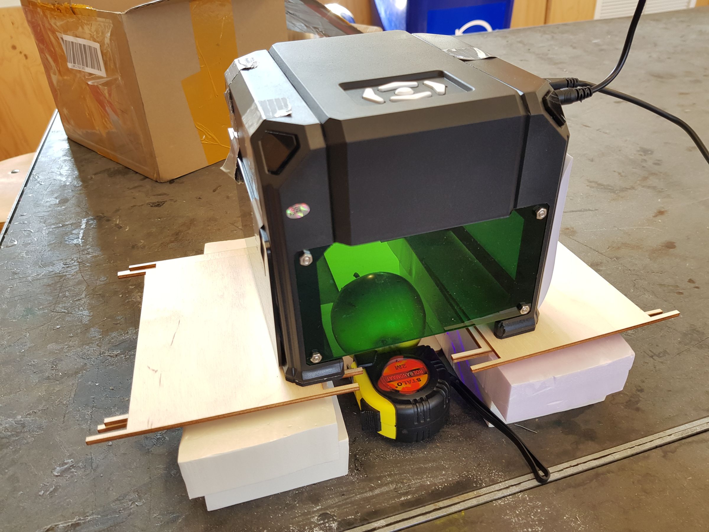 Apple Barcode Engraver (Photonics Hackathon Phablabs) 3 Steps