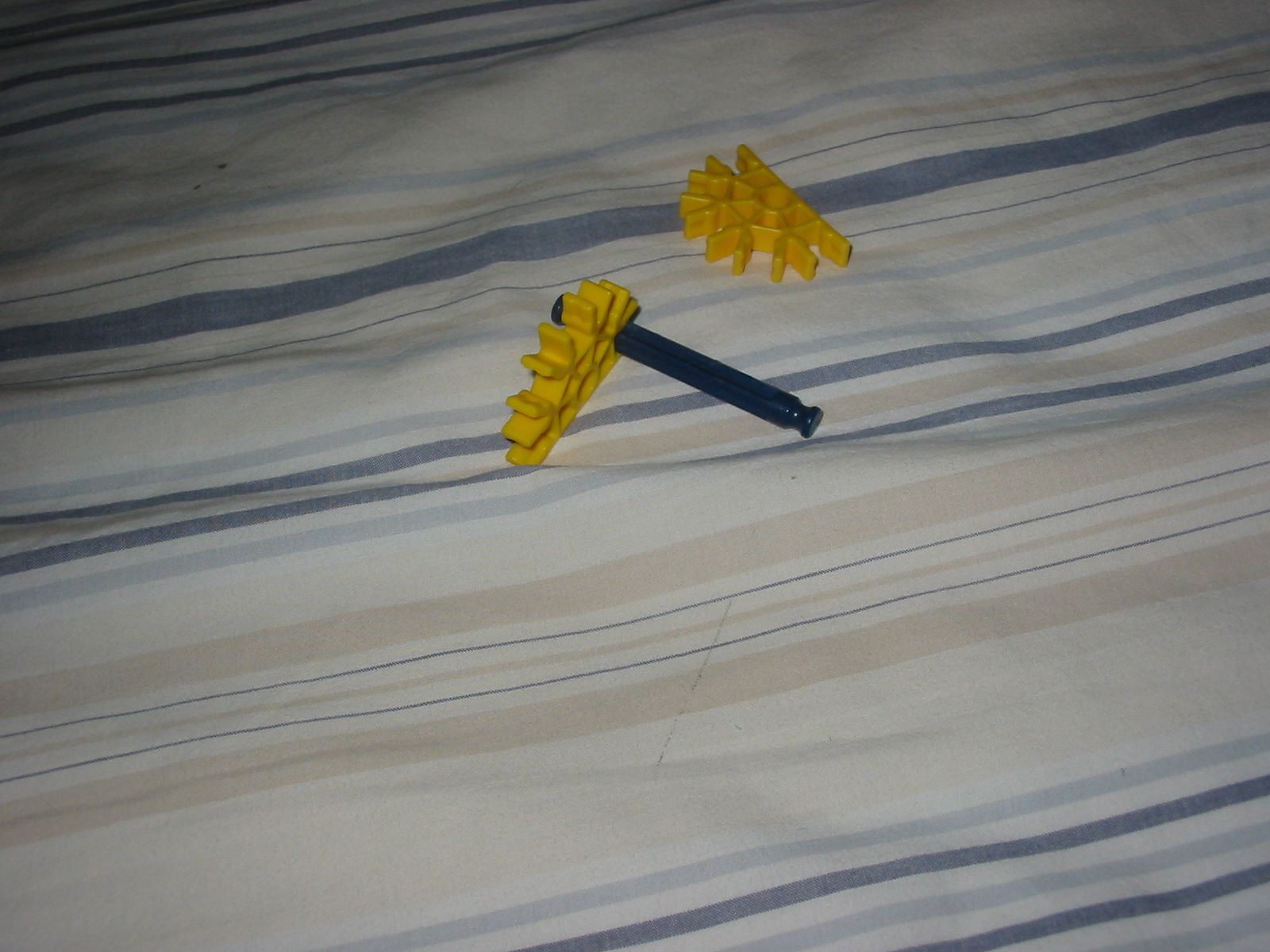 Almost Indestructible Rubber Band Powered K'nex Gun 6 Steps