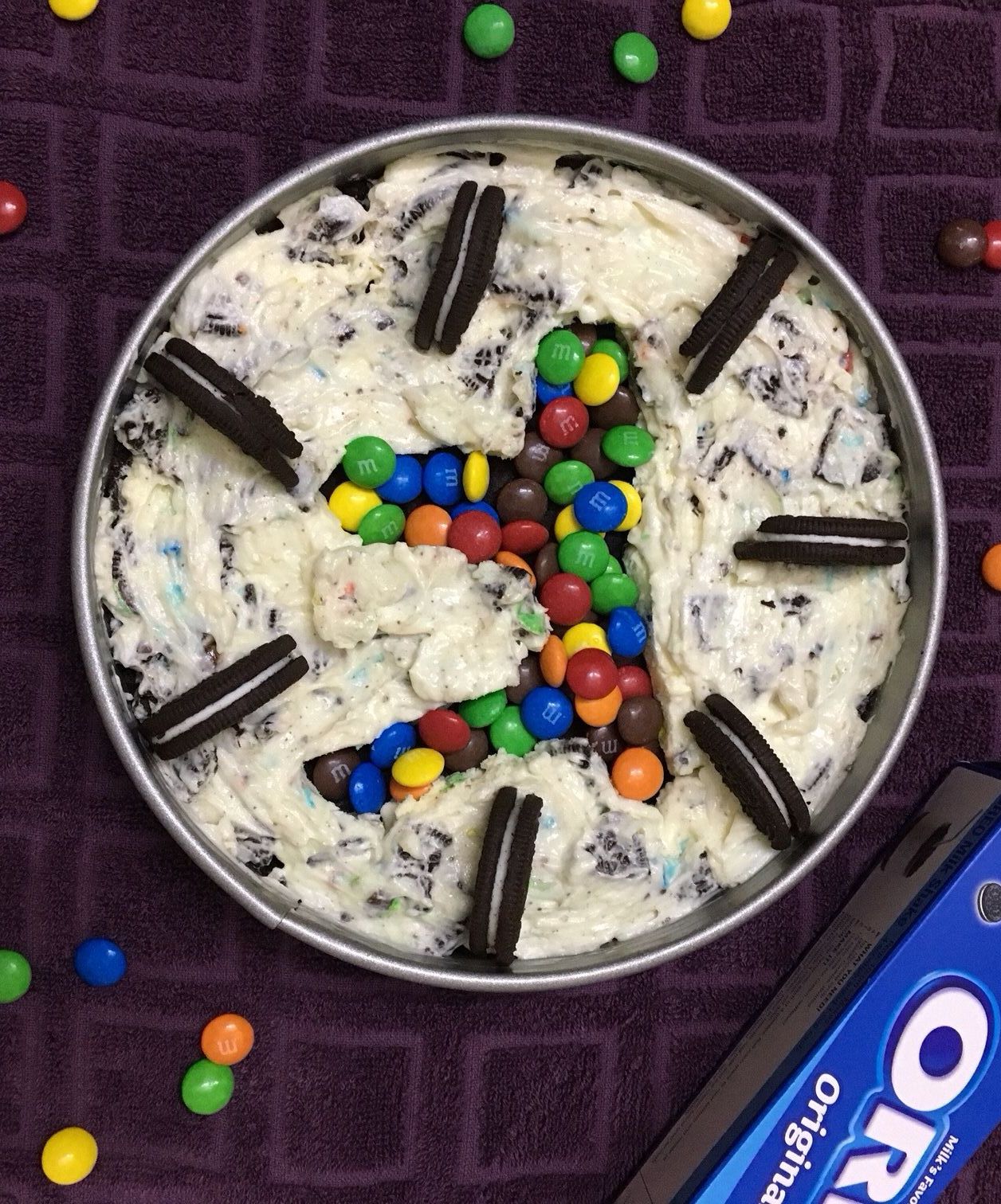 Oreo Mnm’s Cheesecake Pie