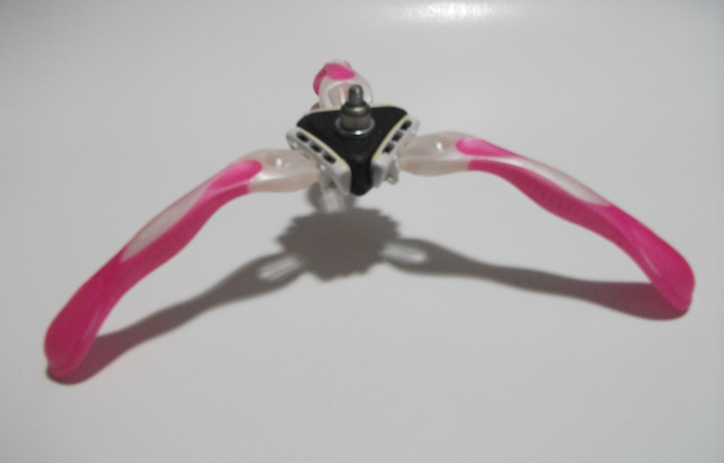 Very Cool Mini Disposable Razor Tripod for Your Camera! 3 Steps