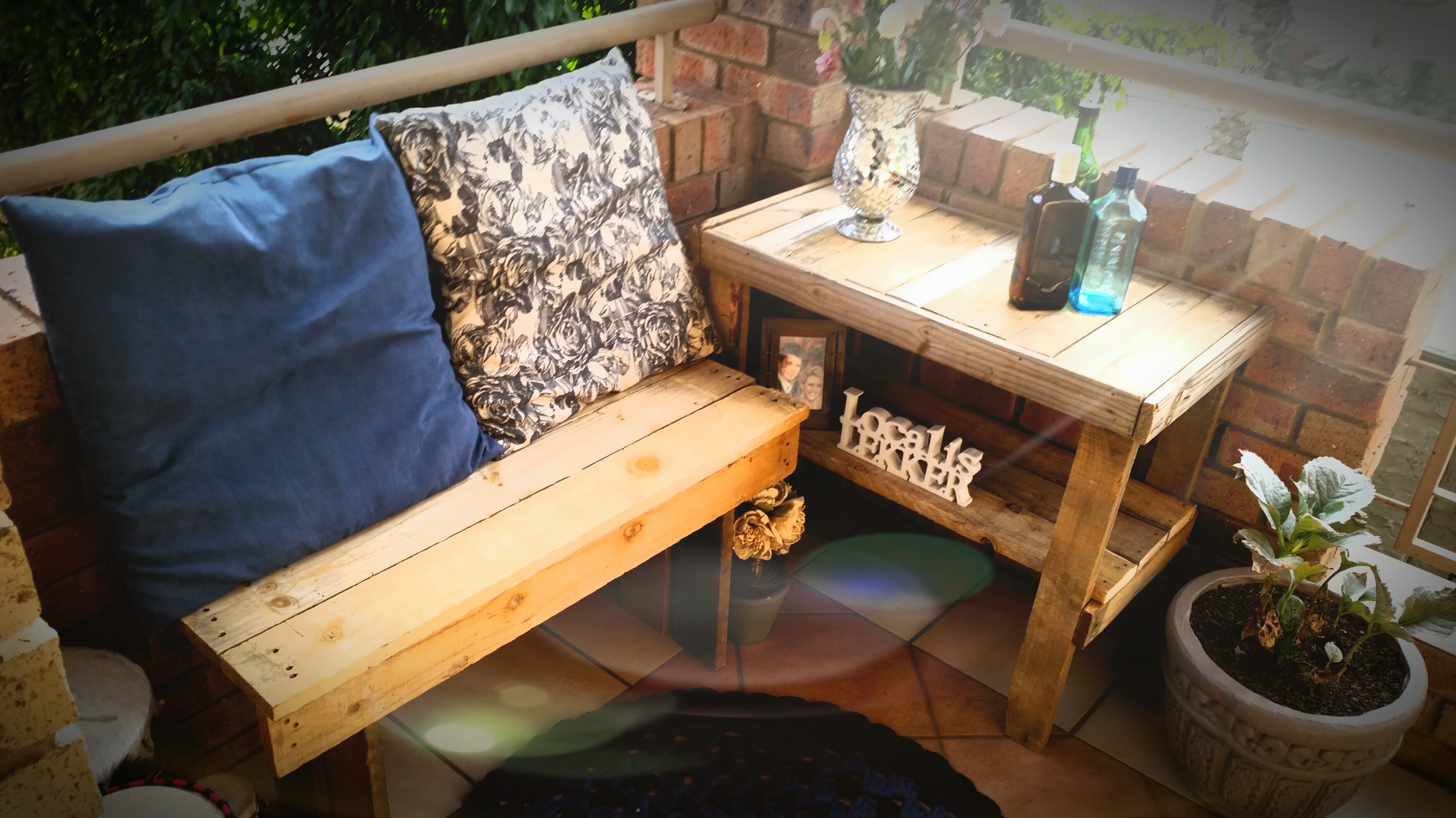 One Hour Pallet Wood Bench