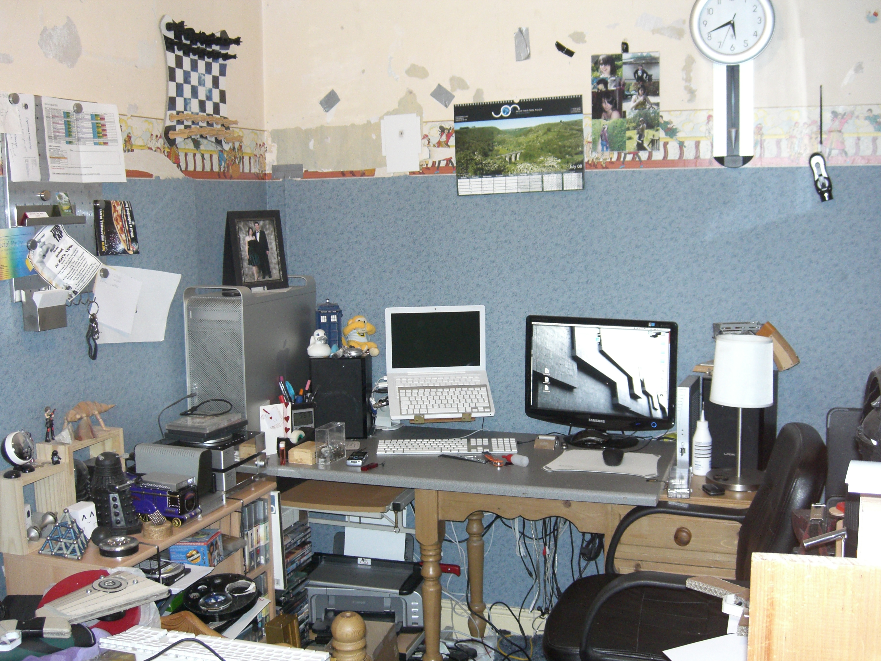 How to Make a Desk That Fits Two Computers for $45 : 6 Steps ...