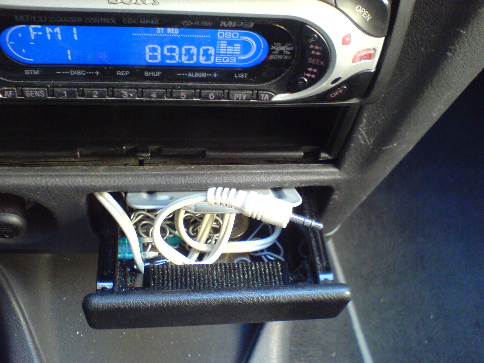 How to Connect Your Mp3 or Ipod on a Car Cdplayer. 6 Steps (with