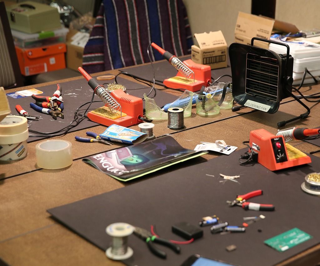 Mini Maker Challenge - a Card Game for Maker Spaces