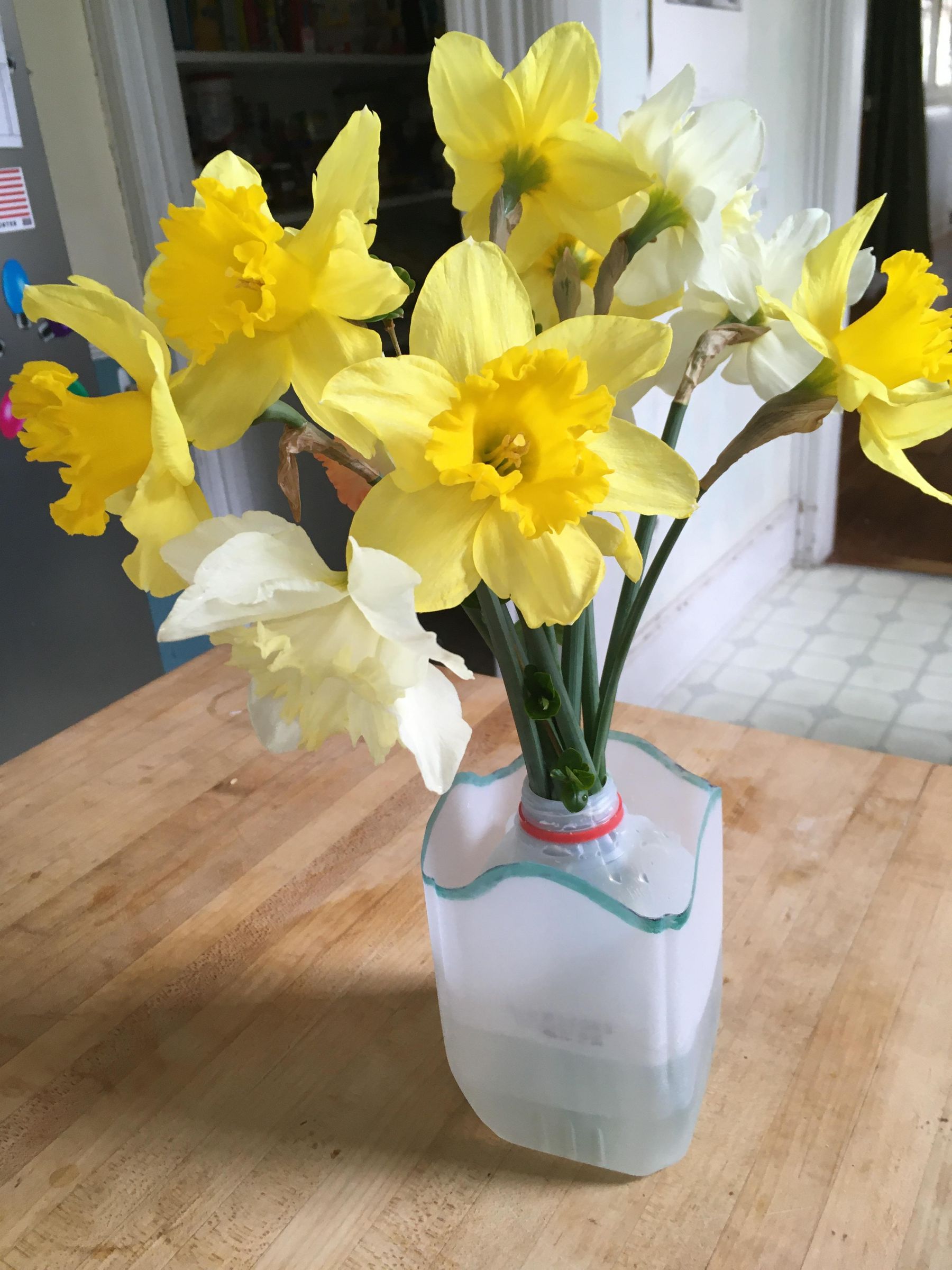 Simple Milk Carton Vase 5 Steps Instructables