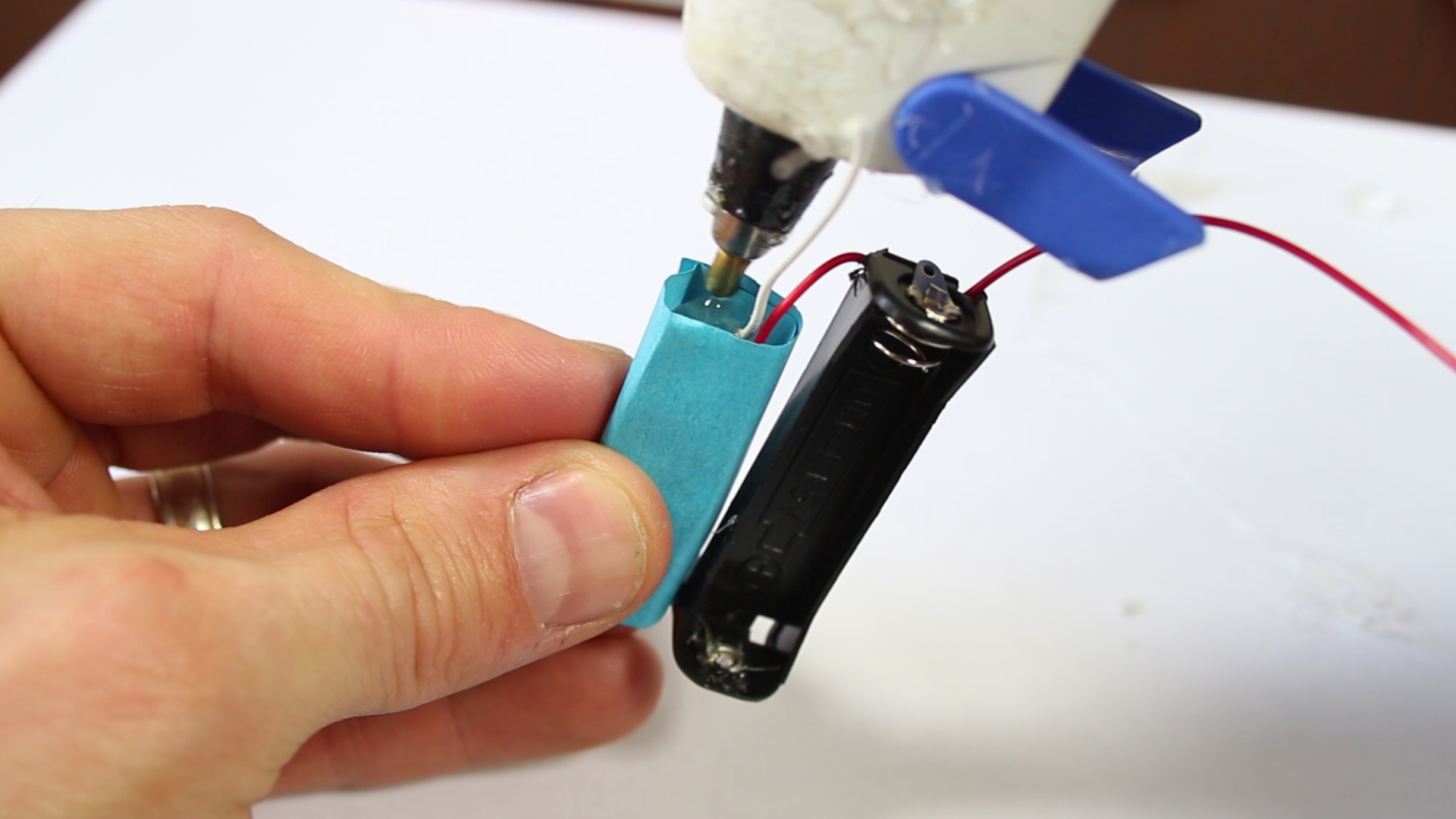 330 Volt "Shocking" Electric Deck of Cards! (Electric Shock Kissing