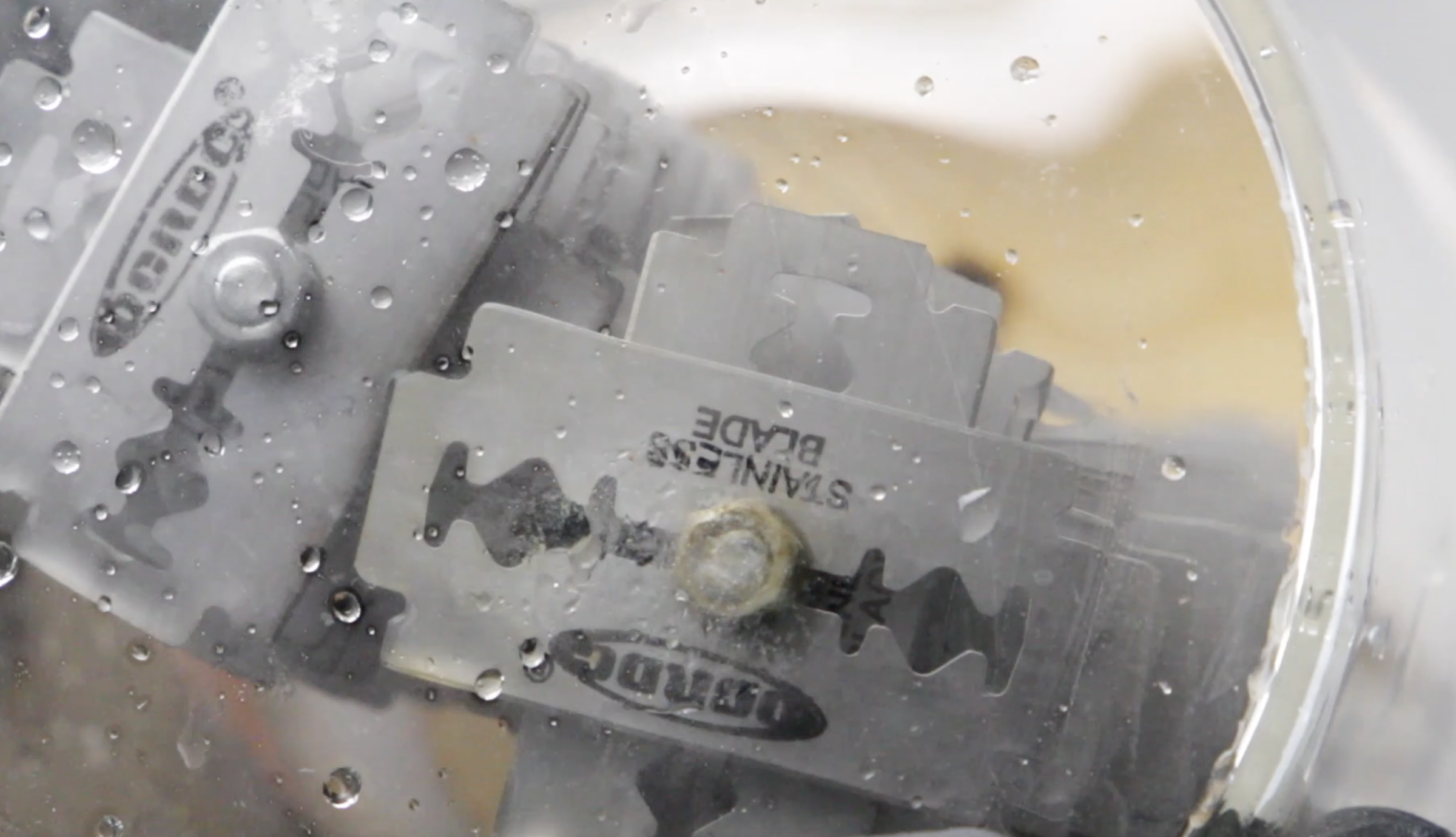 Powerful HHO Generator: Using 99 + Razor Blades for Electrolysis 2500 ...