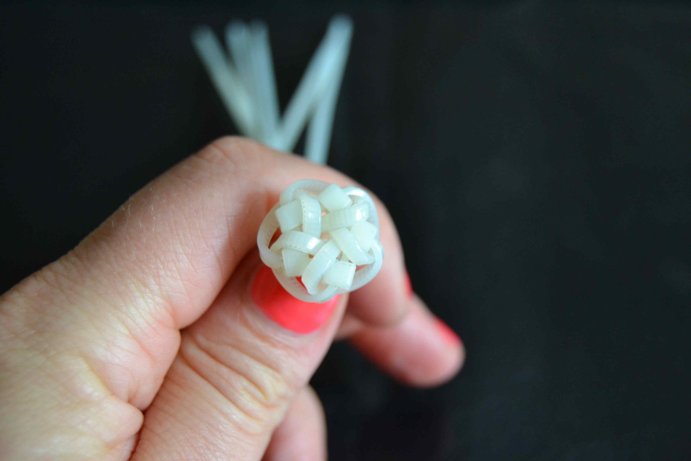 how to use zipper tie
