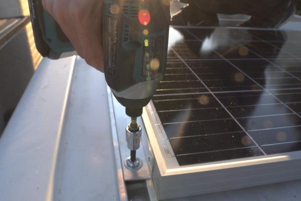 Montage et panneaux solaires