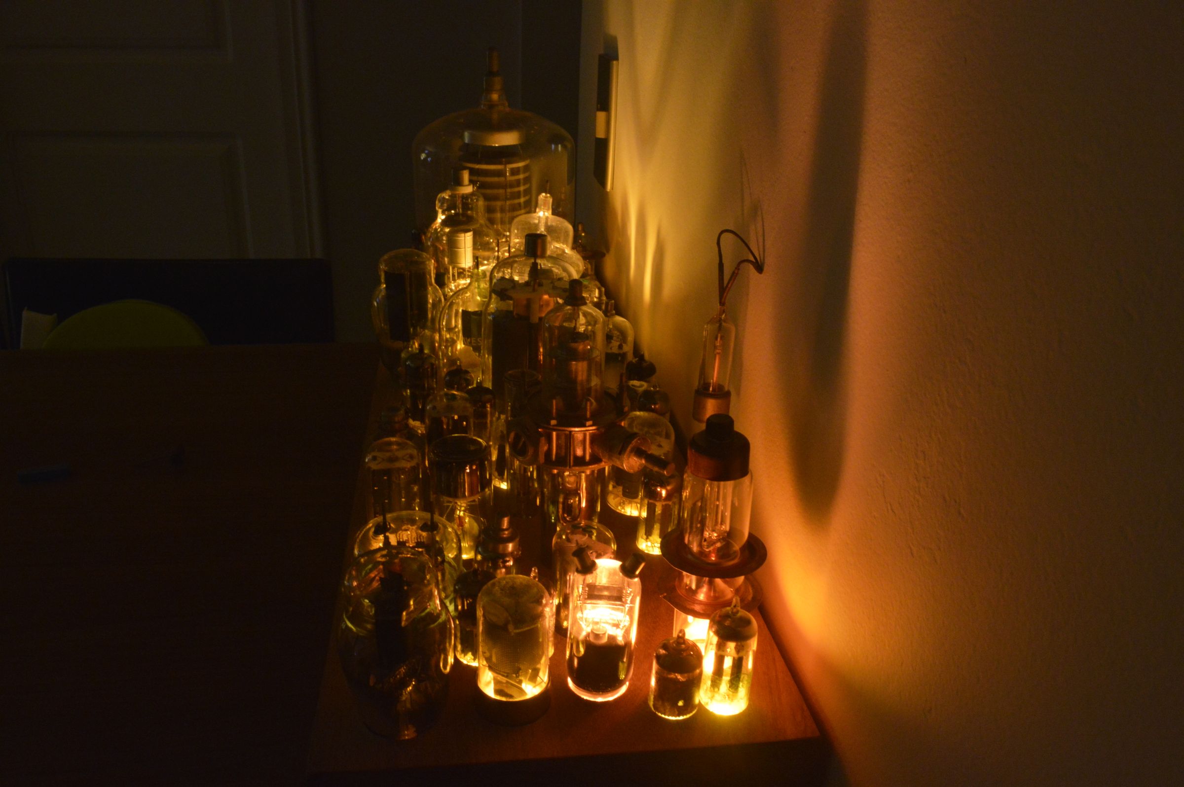 Huge Vacuum Tube Light Fixture. 8 Steps (with Pictures) Instructables