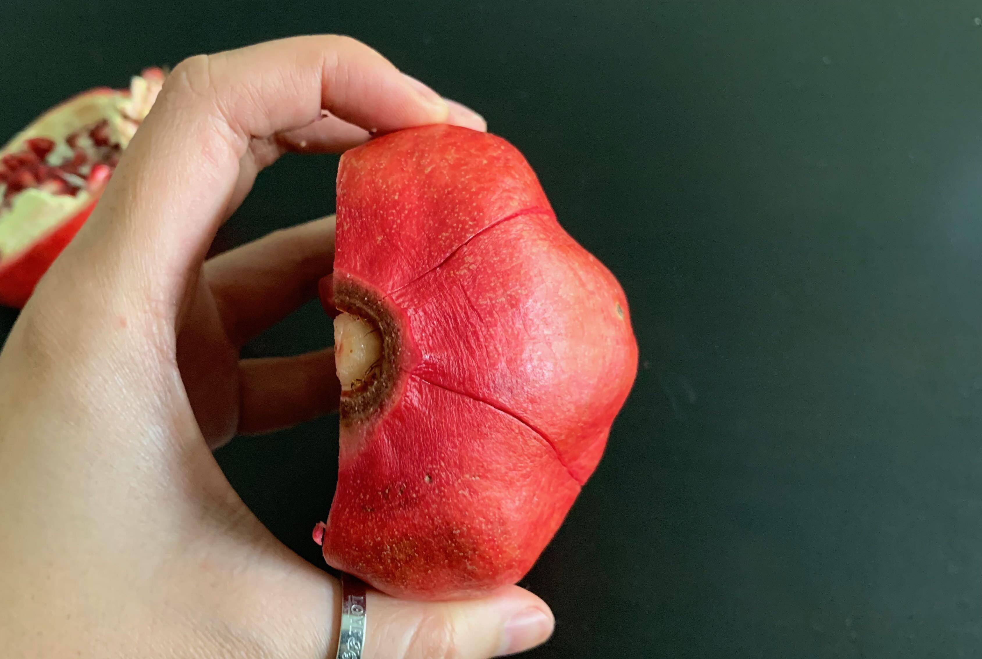 How to Cut a Pomegranate