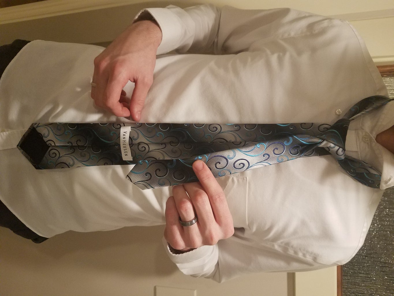Tying a Necktie : 12 Steps (with Pictures) - Instructables
