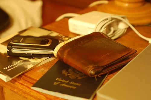 How to Keep Costs Low While Travelling With Your Mobile Phone