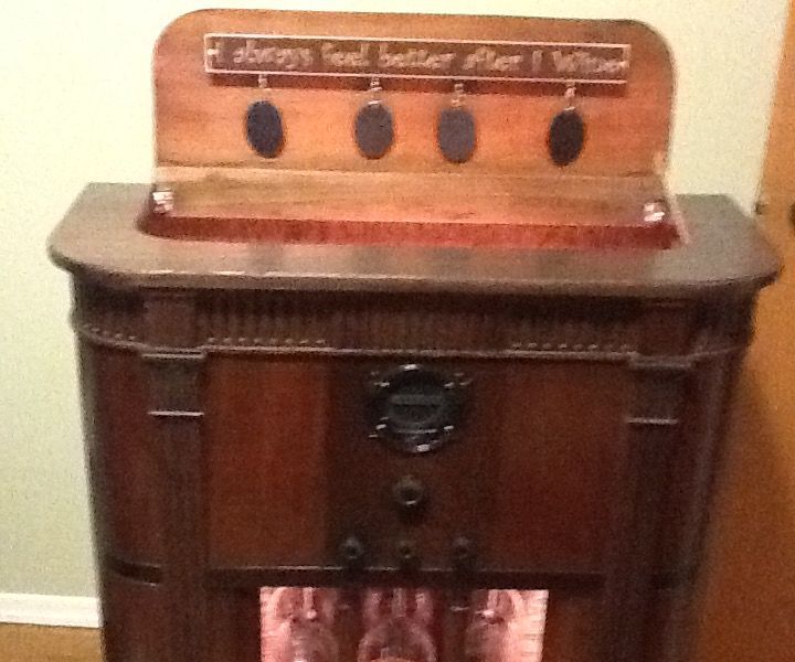 1933 Philco Radio Wine Bar
