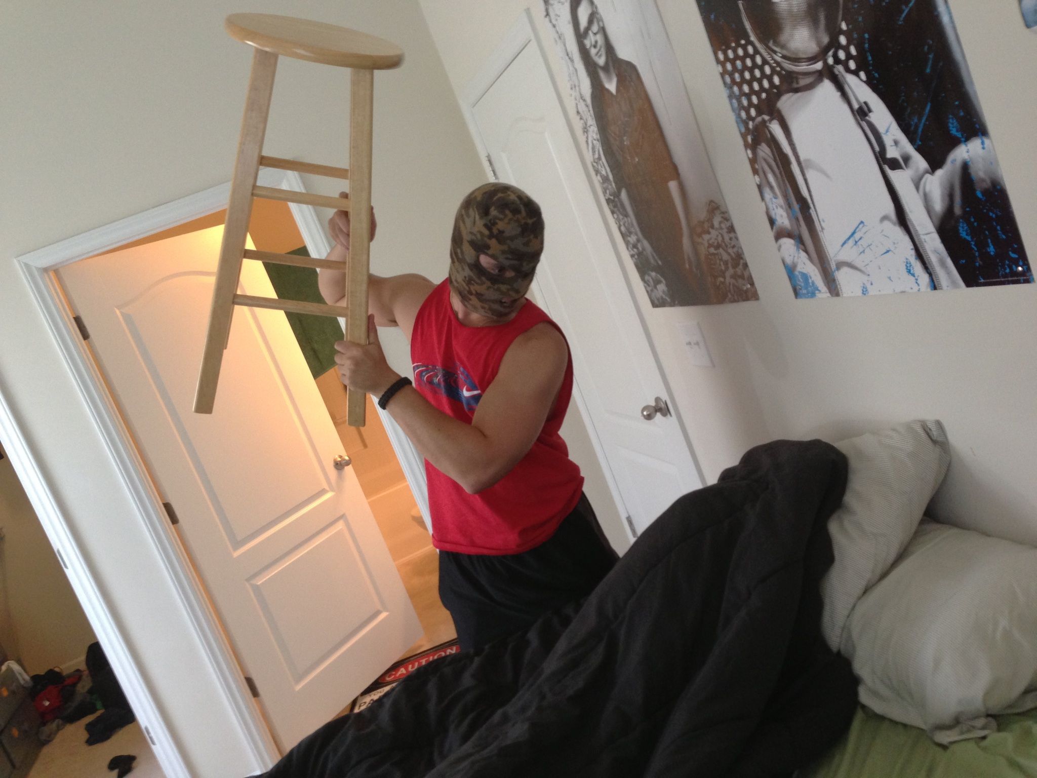 How to Wake Your Roommate Up for the Gym