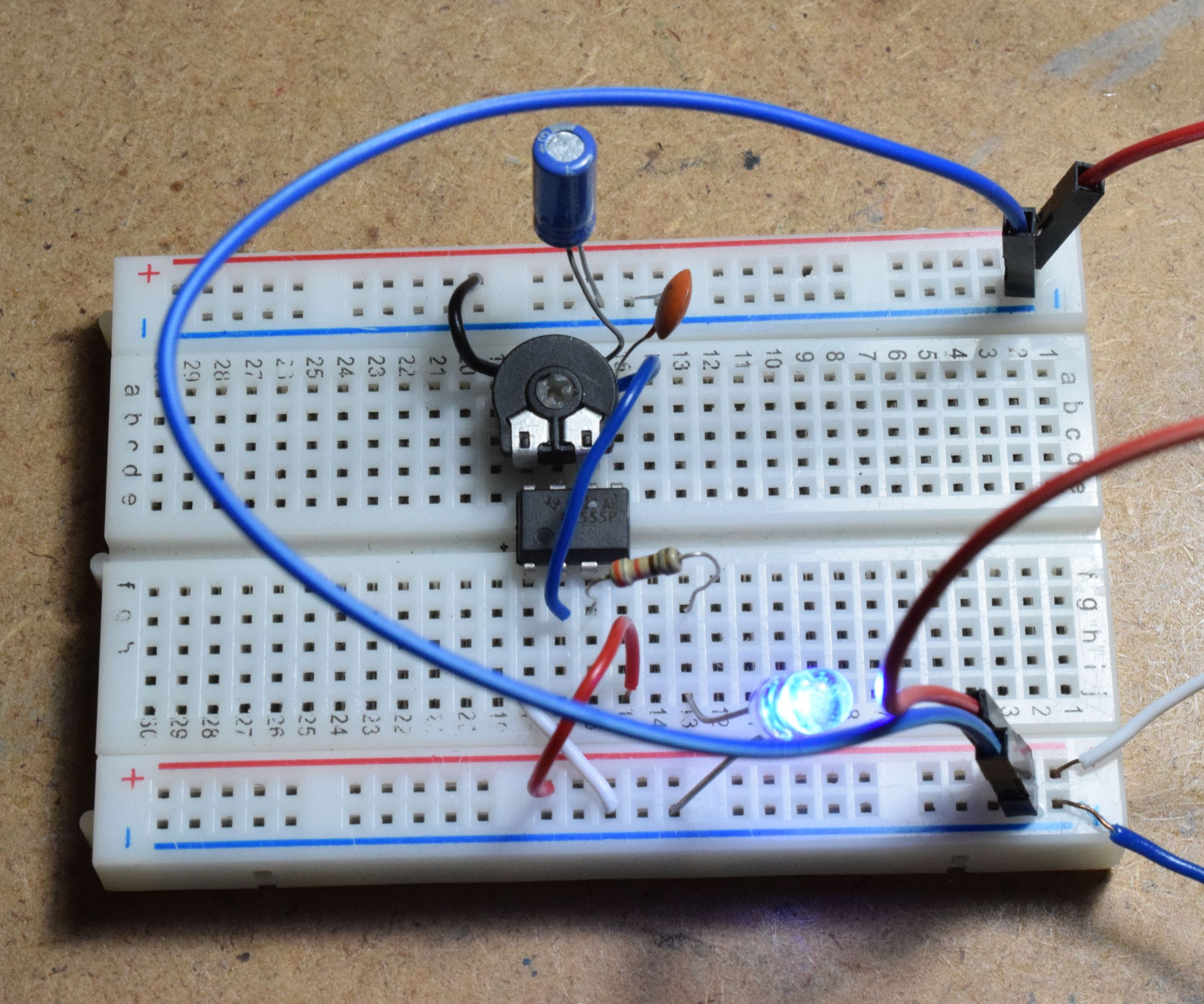 LED Blinker and PWM Oscillator Using 555 Timer