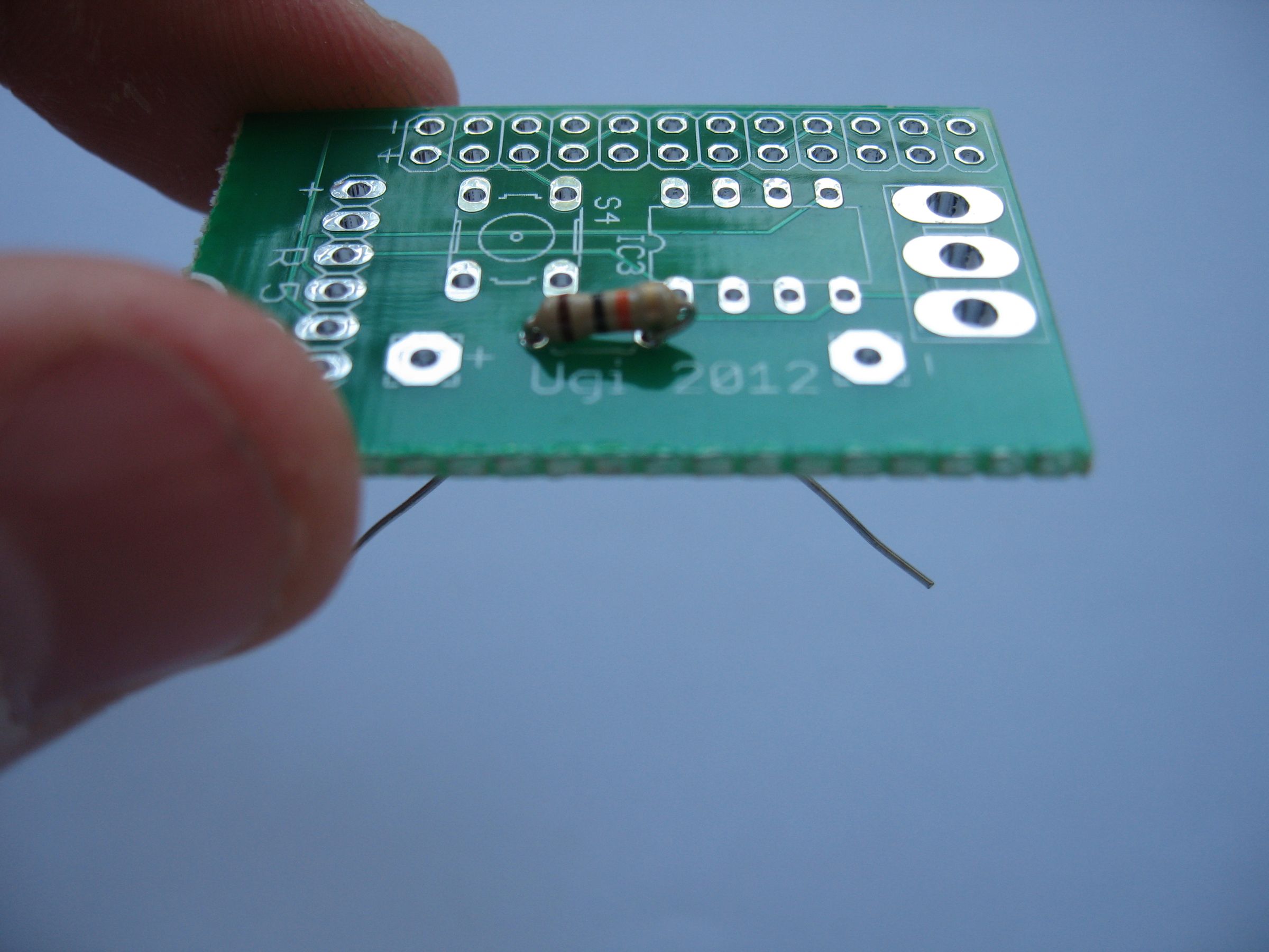 Tiny Wearable LED Kit 12 PWM LEDs From a Reprogramable ATtiny85 8