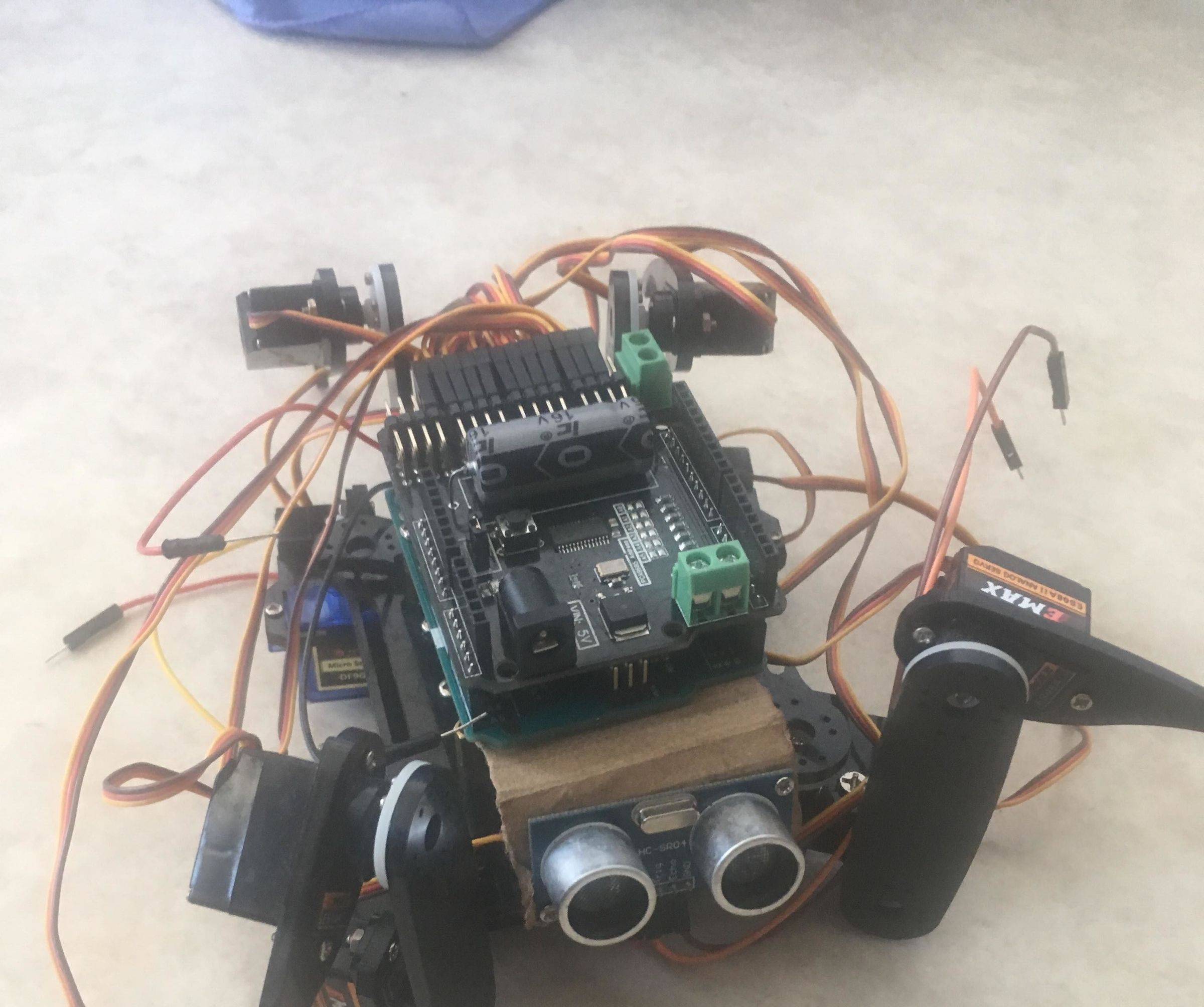 Robot Quadrupède Éviteur D'obstacle