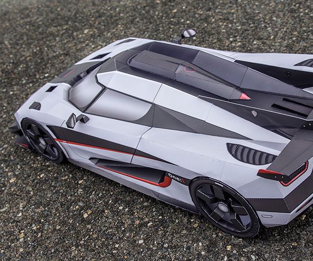 Koenigsegg One:1 DIY Paper-Mega-Craft
