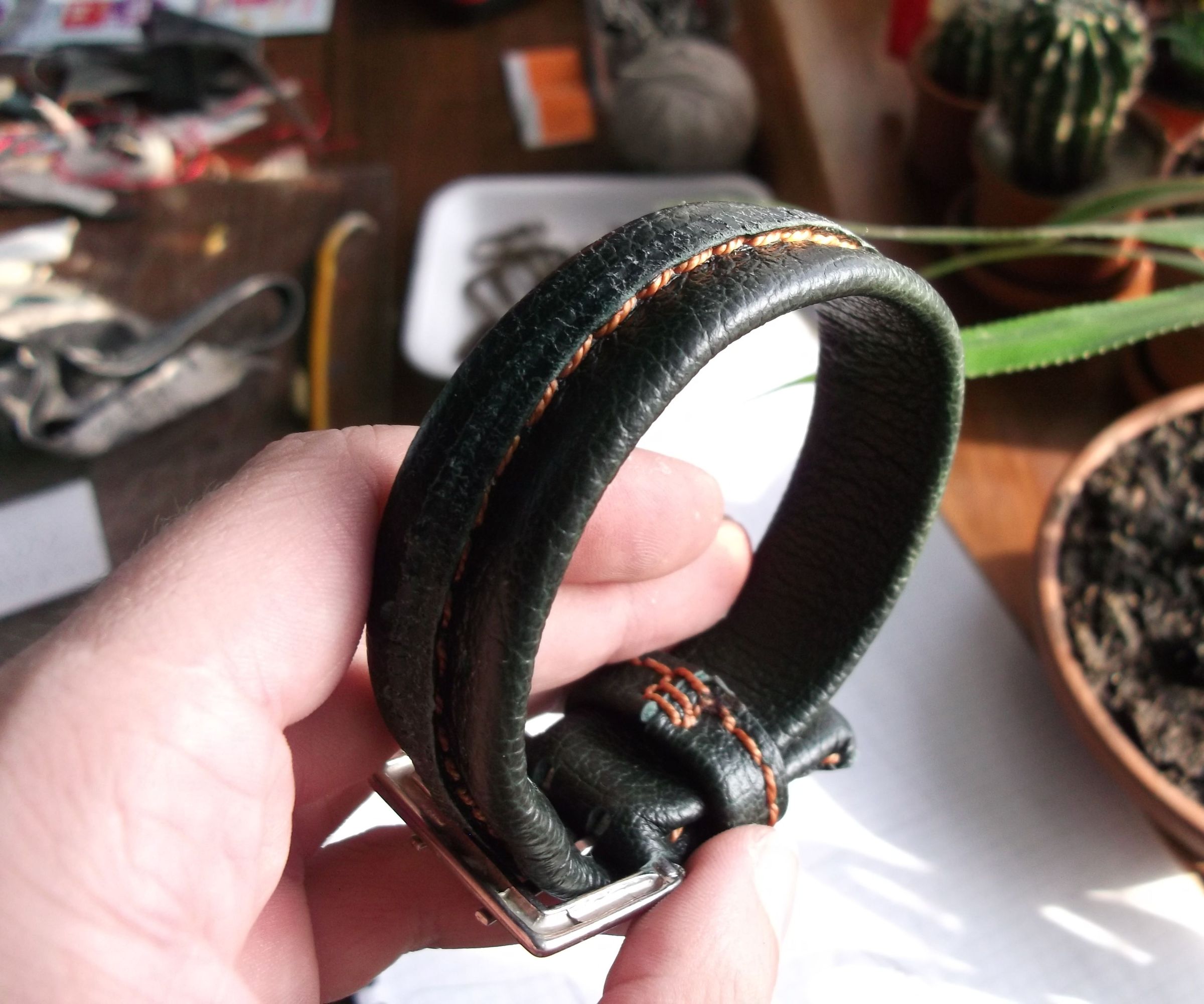 A Leather Bracelet With a "Hidden Seam"